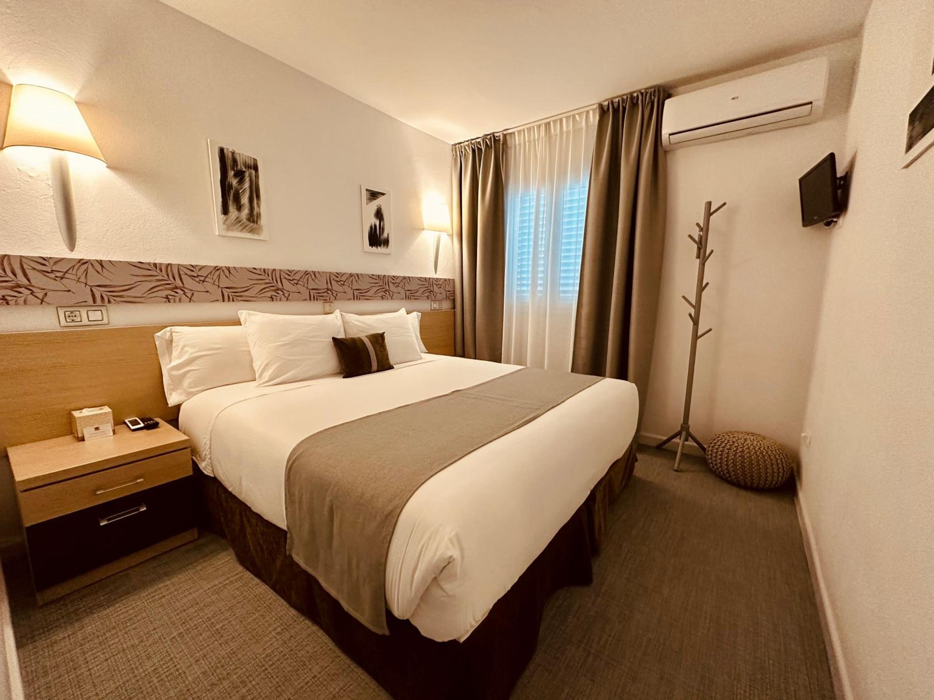 Double or Twin Room photo 3