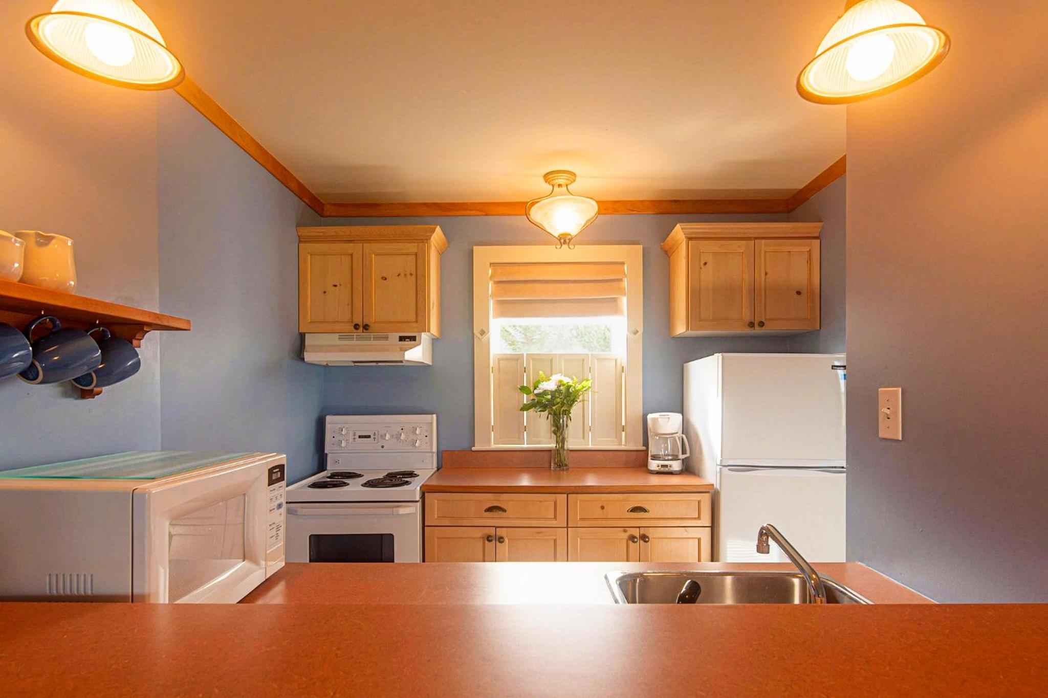 Two-Bedroom Cottage - Photo 4