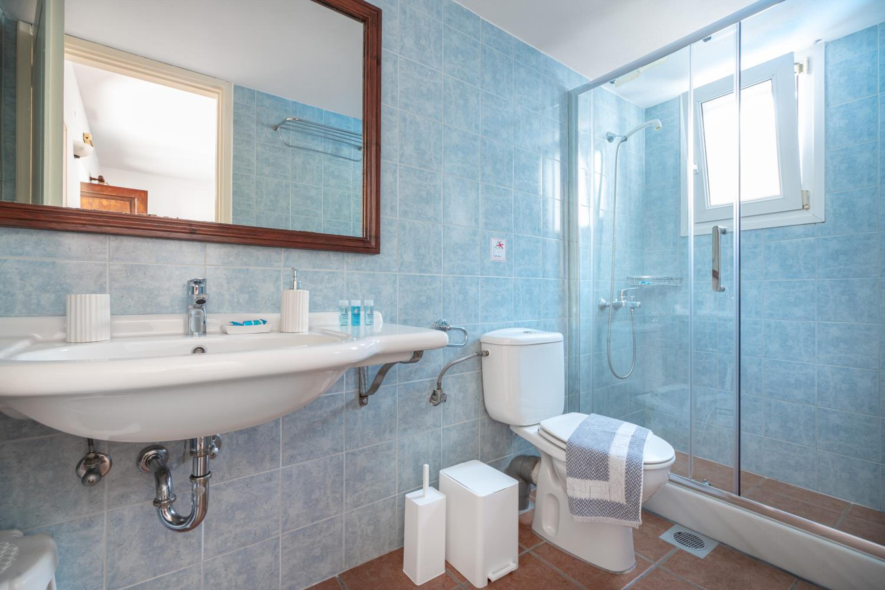 Two-Bedroom Apartment with Sea View (4 Adults) - 1st Level photo 2