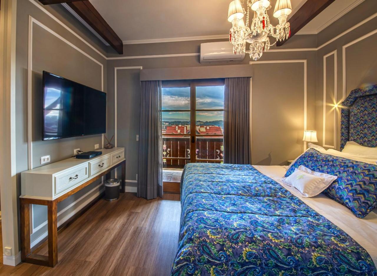 Superior Suite (2 Adults)