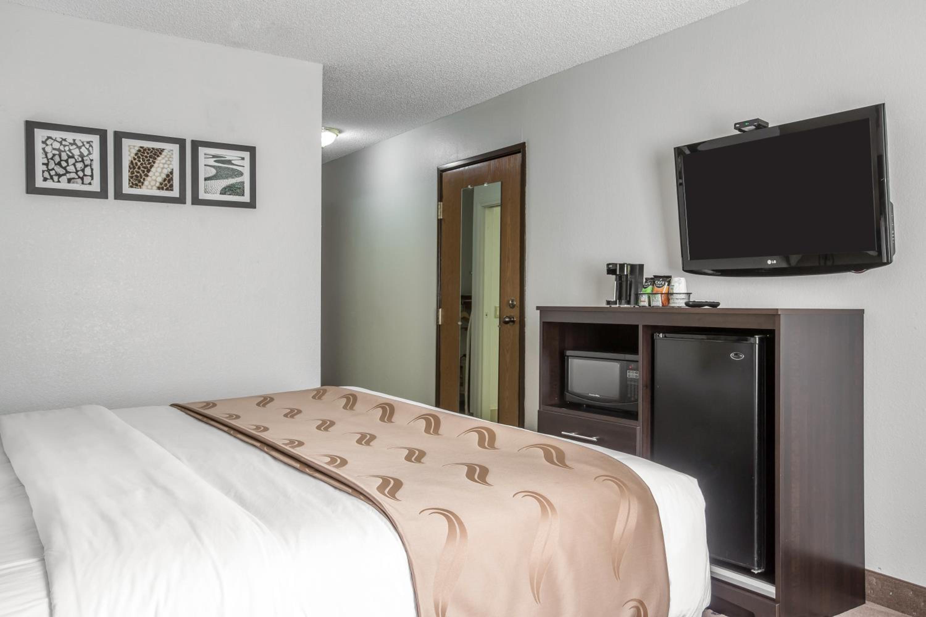 King Room - Accessible/Non-Smoking - Photo 4