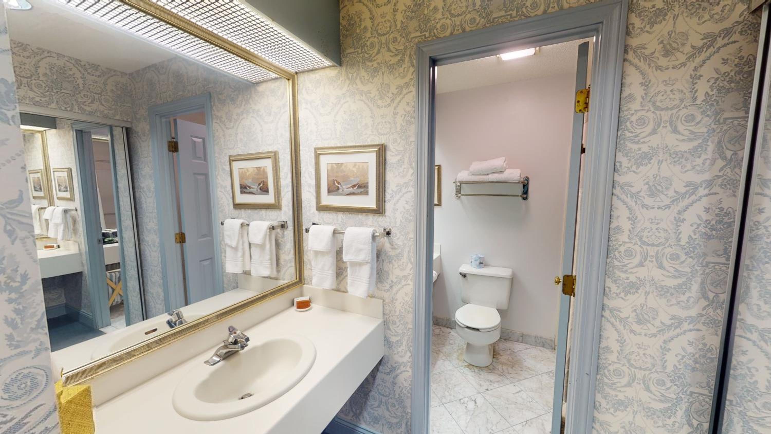 Deluxe Queen Room - Photo 2