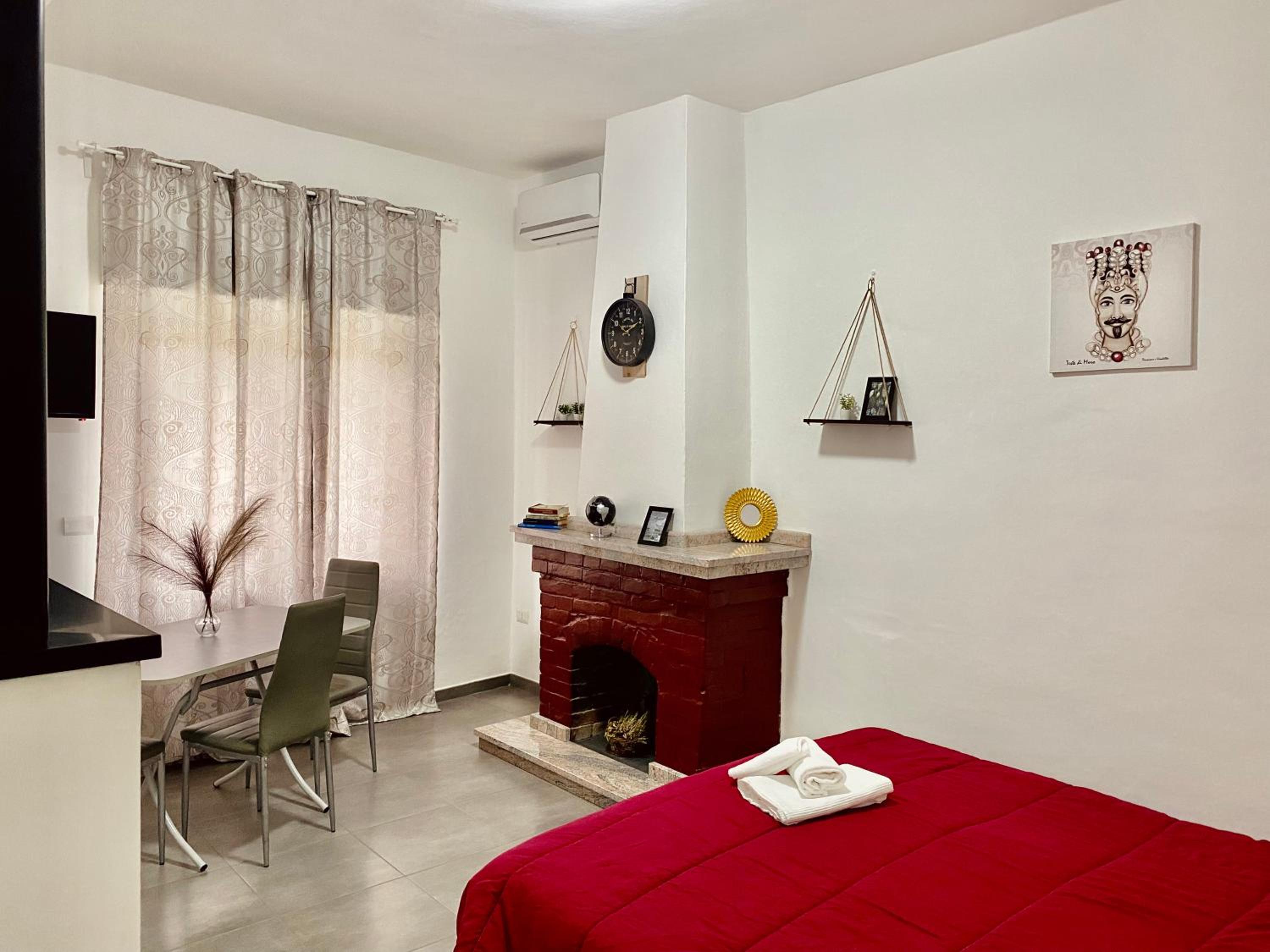 One-Bedroom House - Photo 24