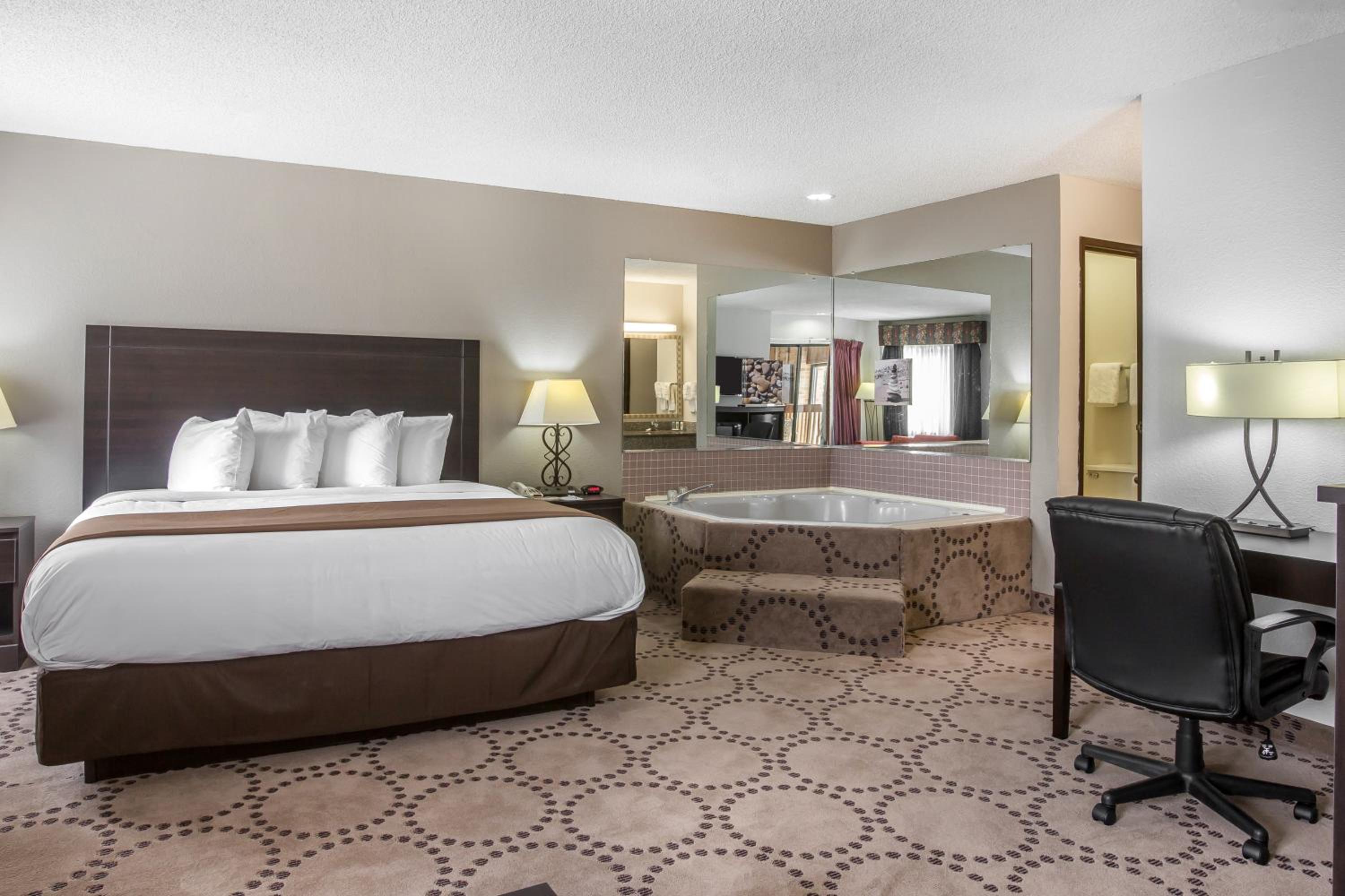Superior King Suite - Non Smoking photo 1