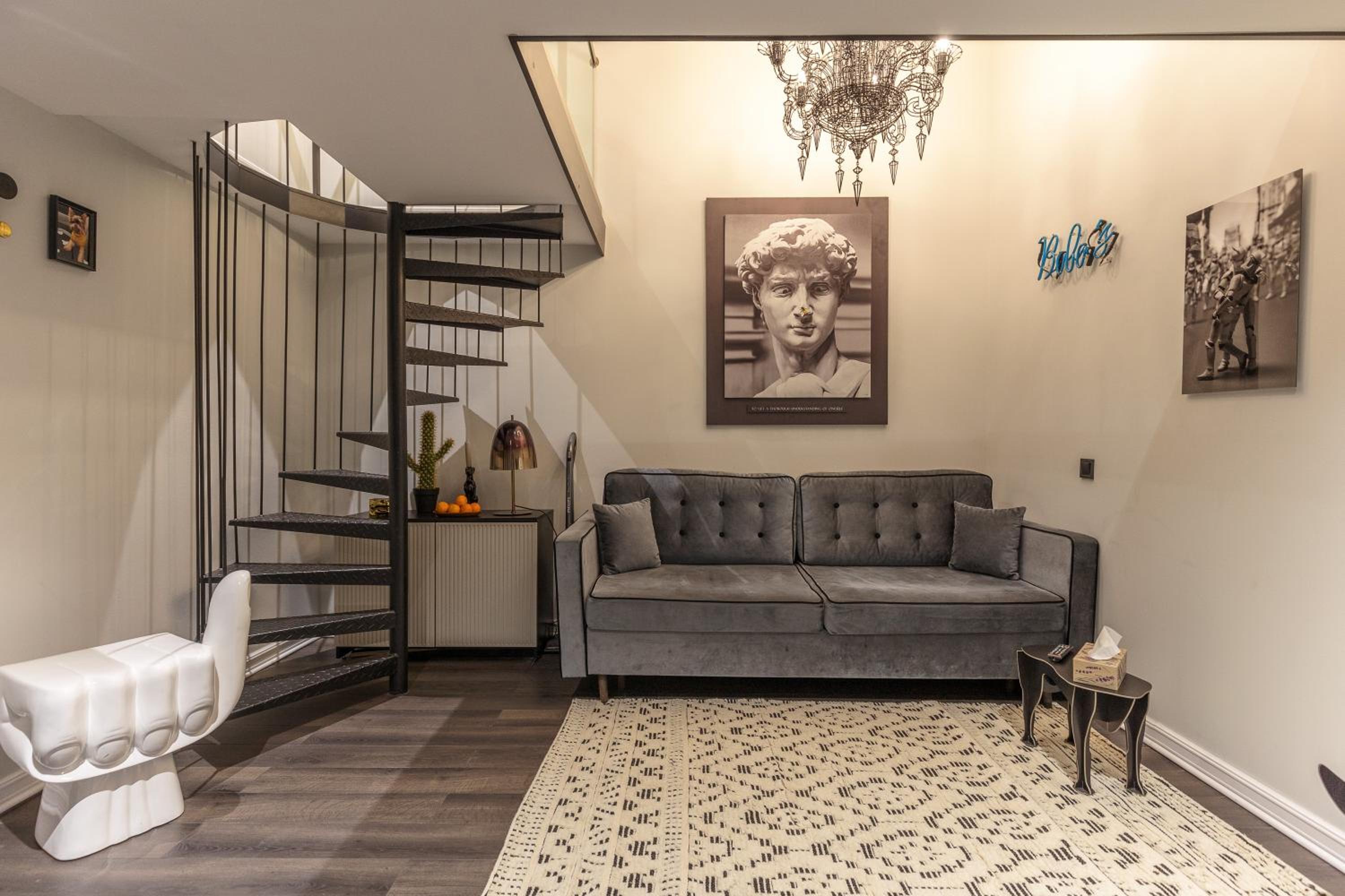 One-Bedroom Apartment