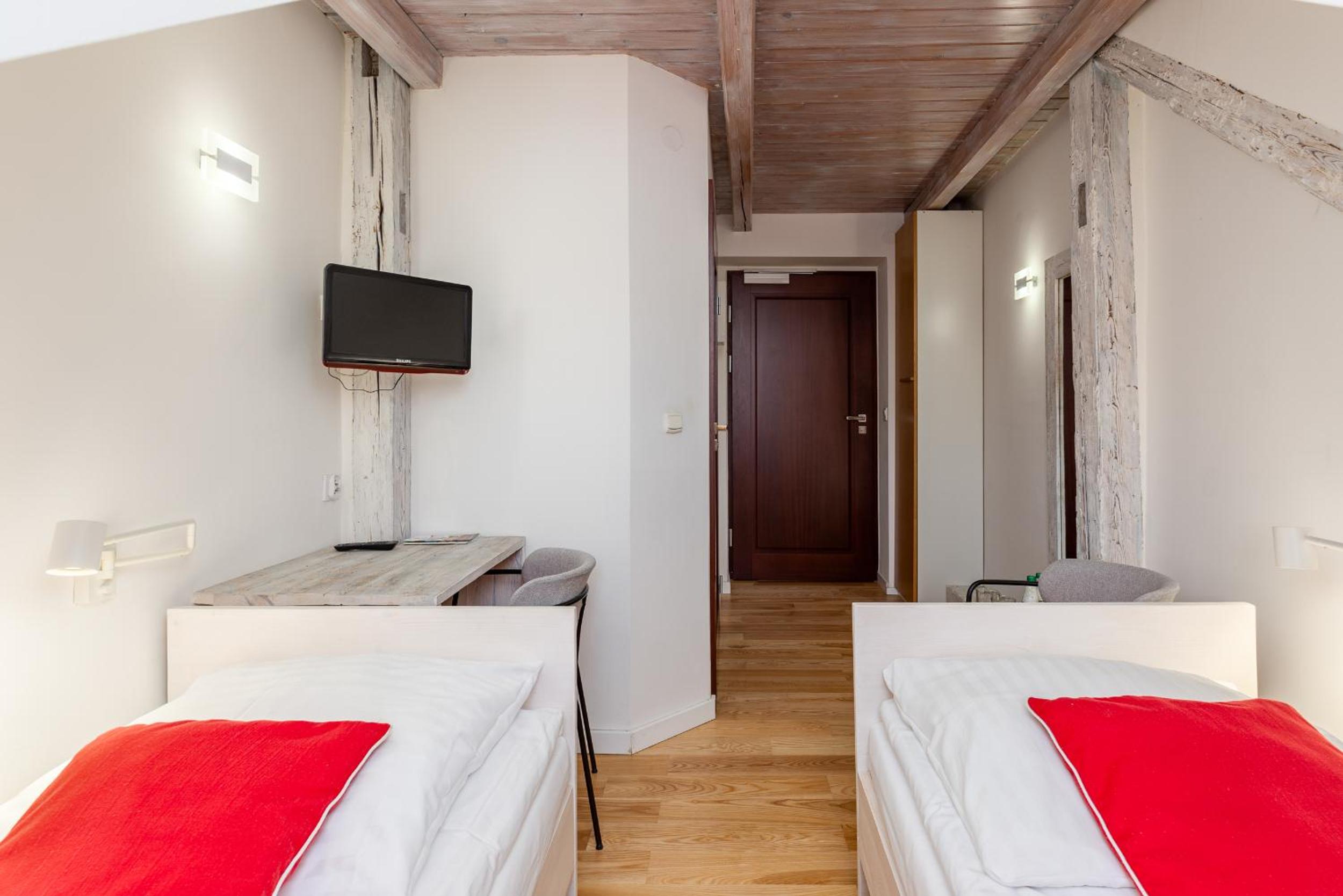 Economy Twin Room photo 3