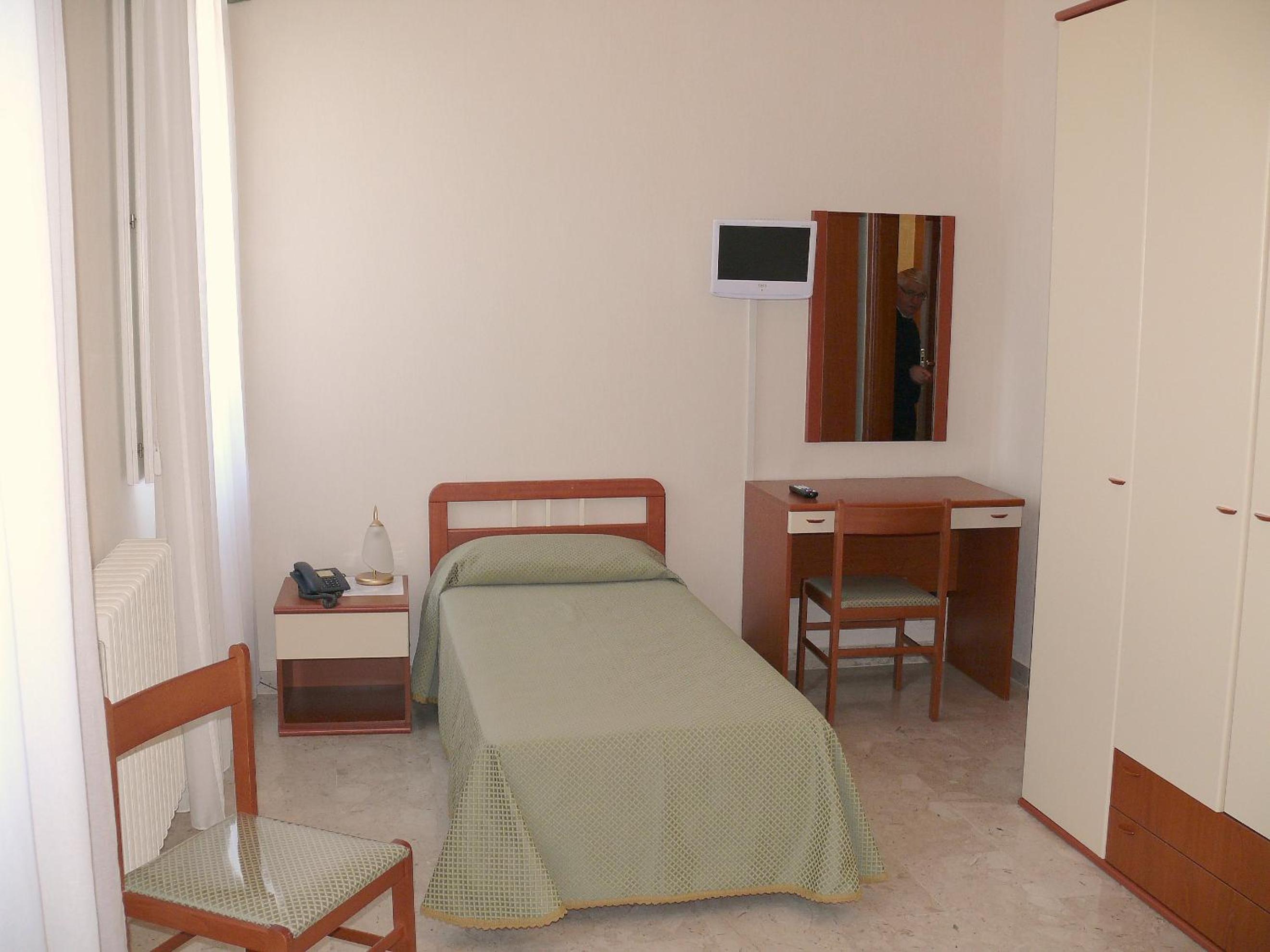 Quadruple Room - Photo 2