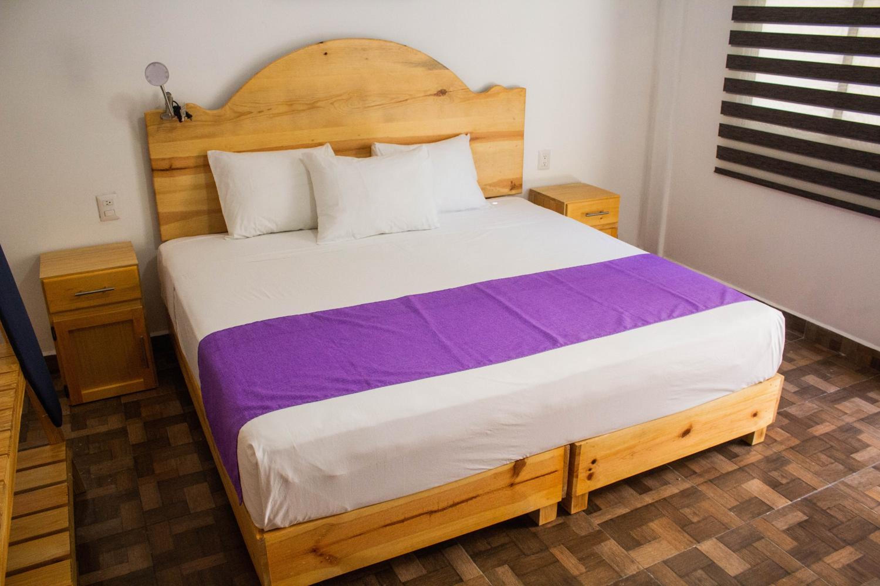 Standard Queen Room photo 3