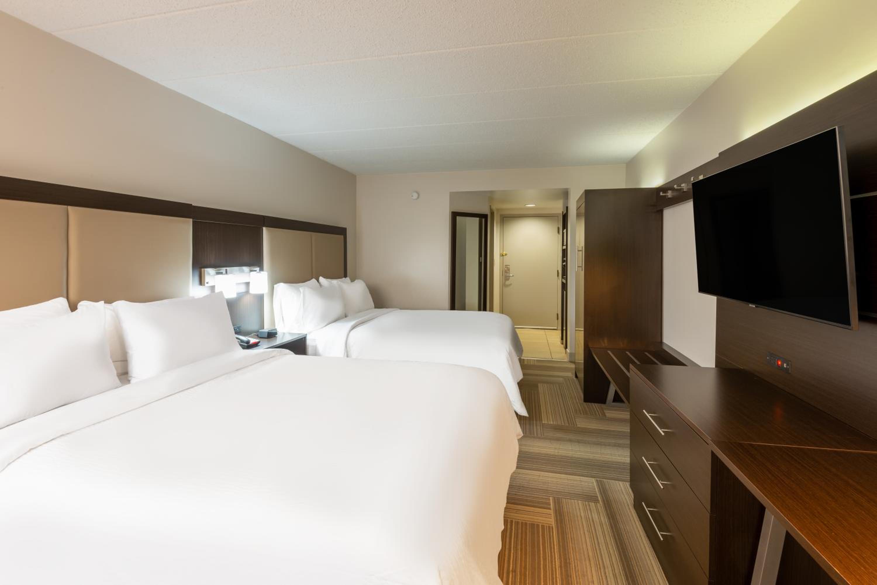 Standard Room with Two Queen Beds - Photo 1