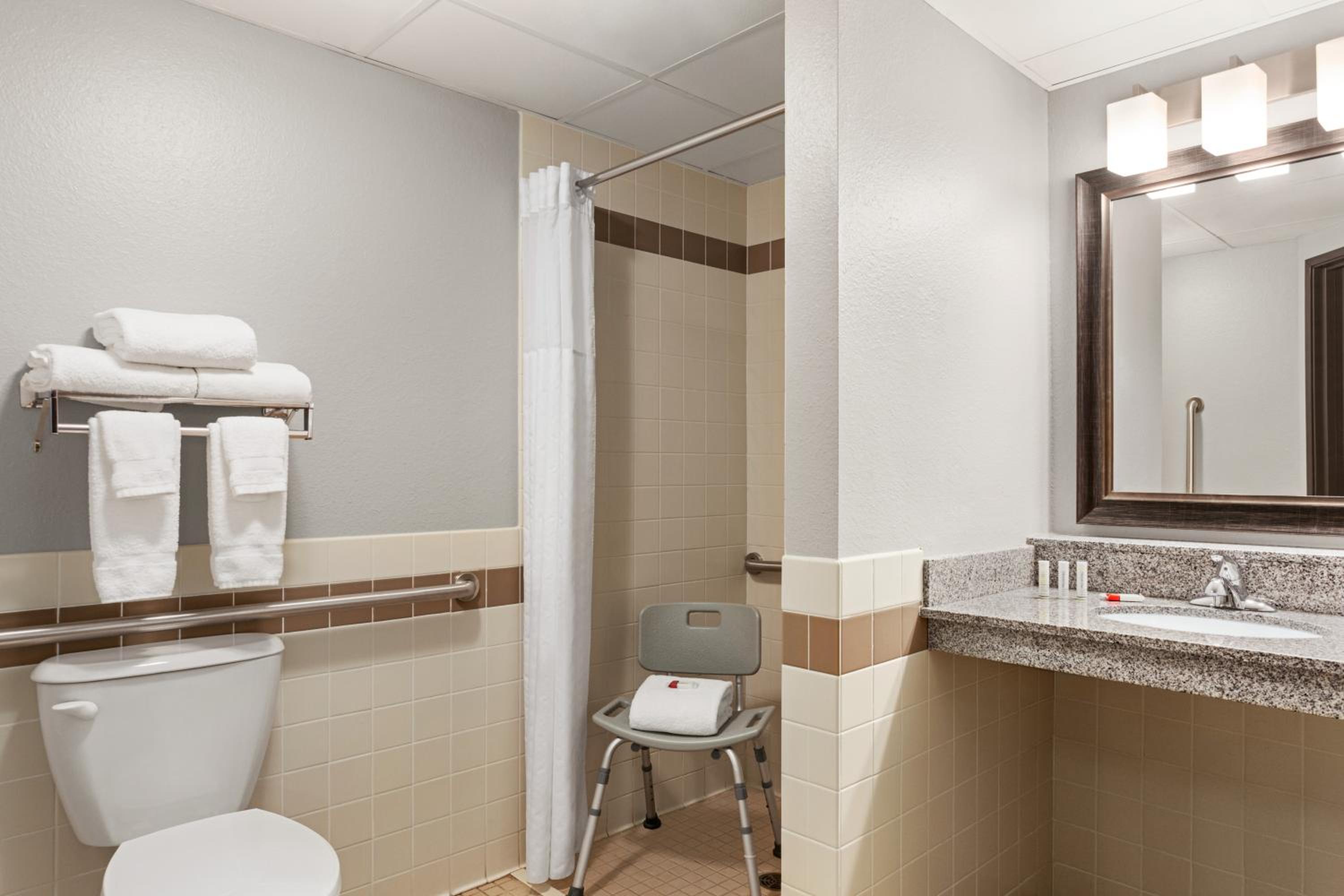 Double Room with Two Double Beds - Mobility Access/Non-Smoking - Photo 5