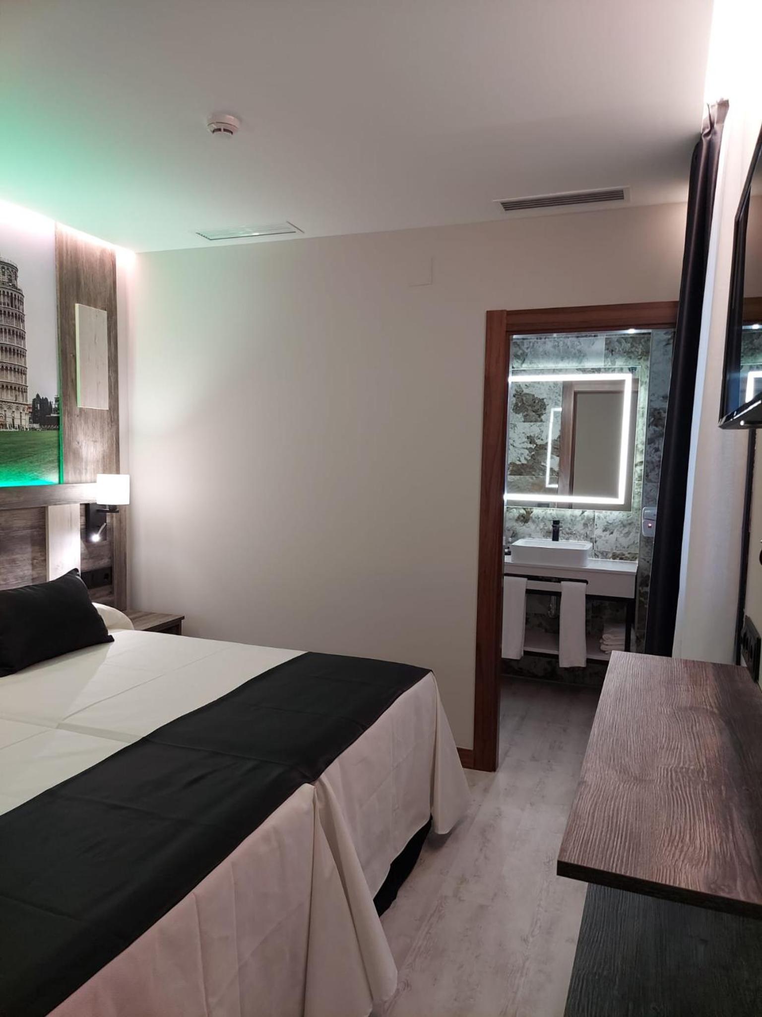 Comfort Triple Room with Shower photo 3