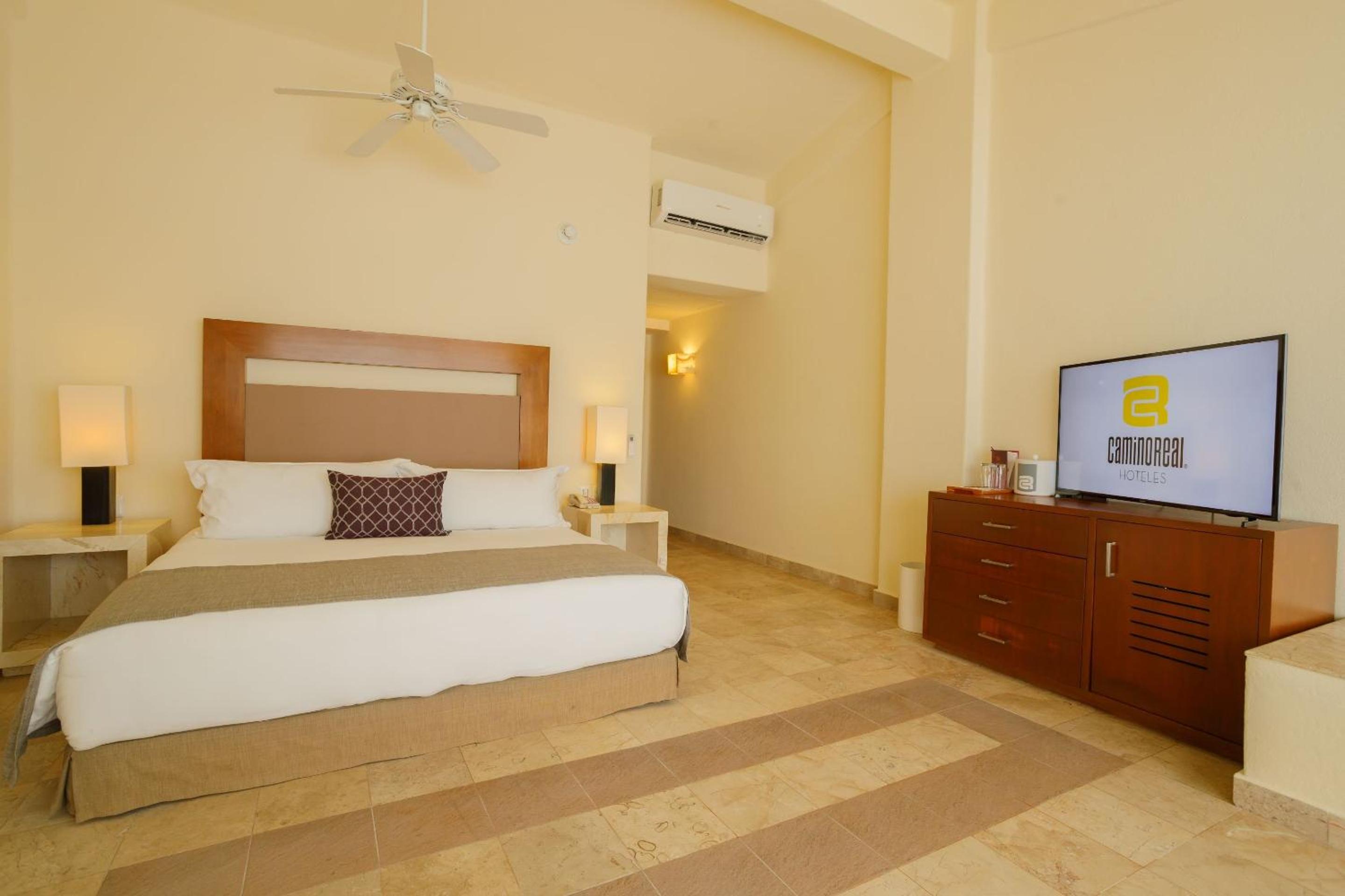 Deluxe King Partial Sea View  - Photo 1