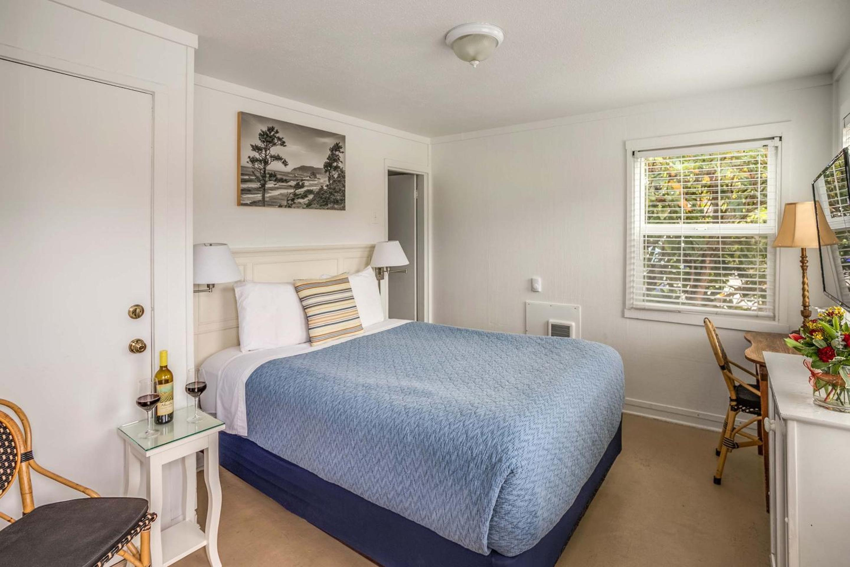 McBee Cottage - Cozy Queen (Children and Pet Friendly)