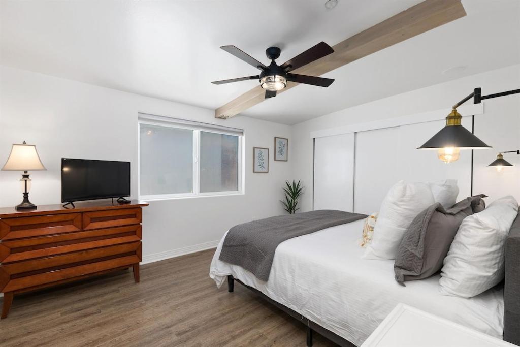 Three-Bedroom House photo 3
