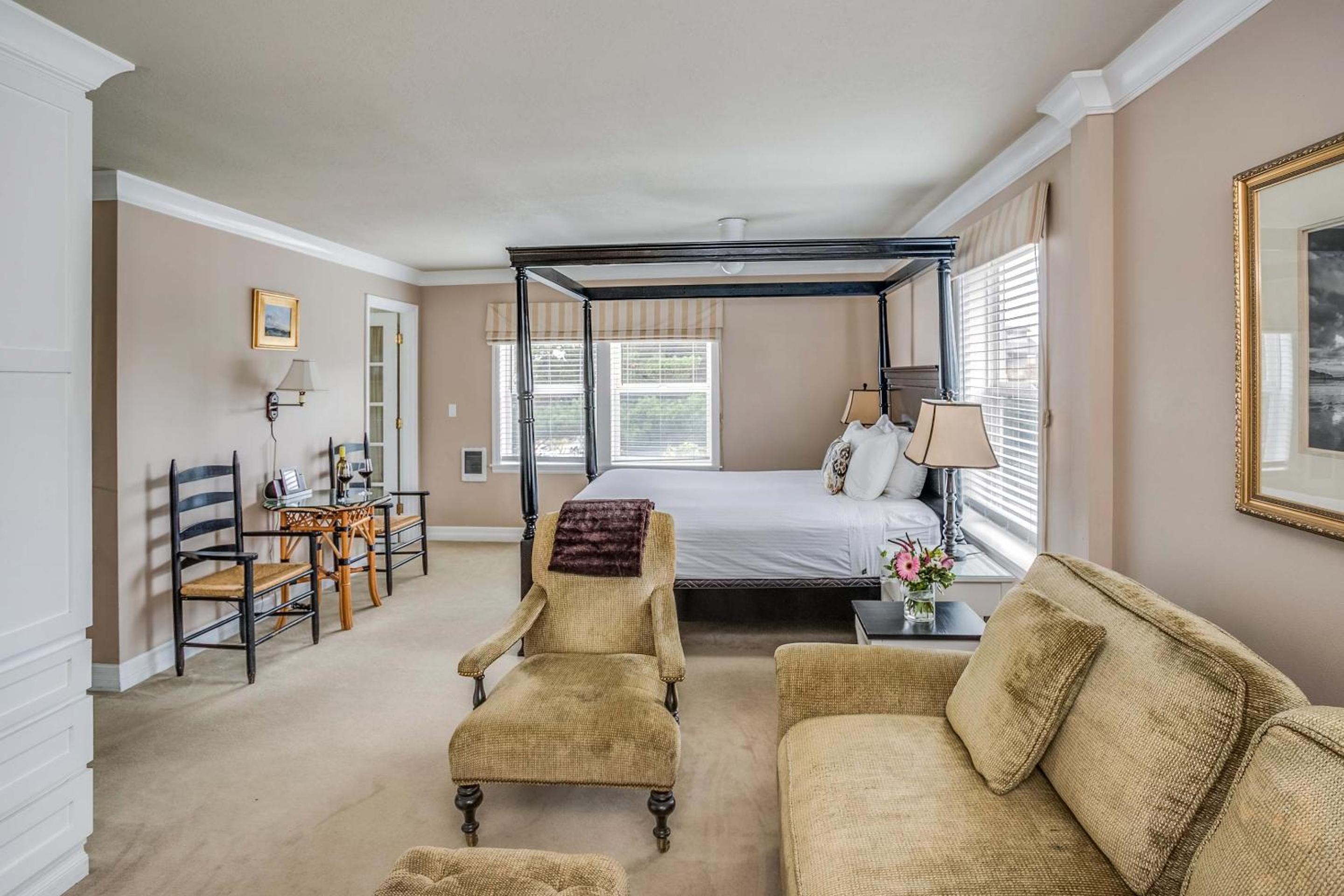 Cannon Beach Hotel - Deluxe Room (No Pets, No Kids)