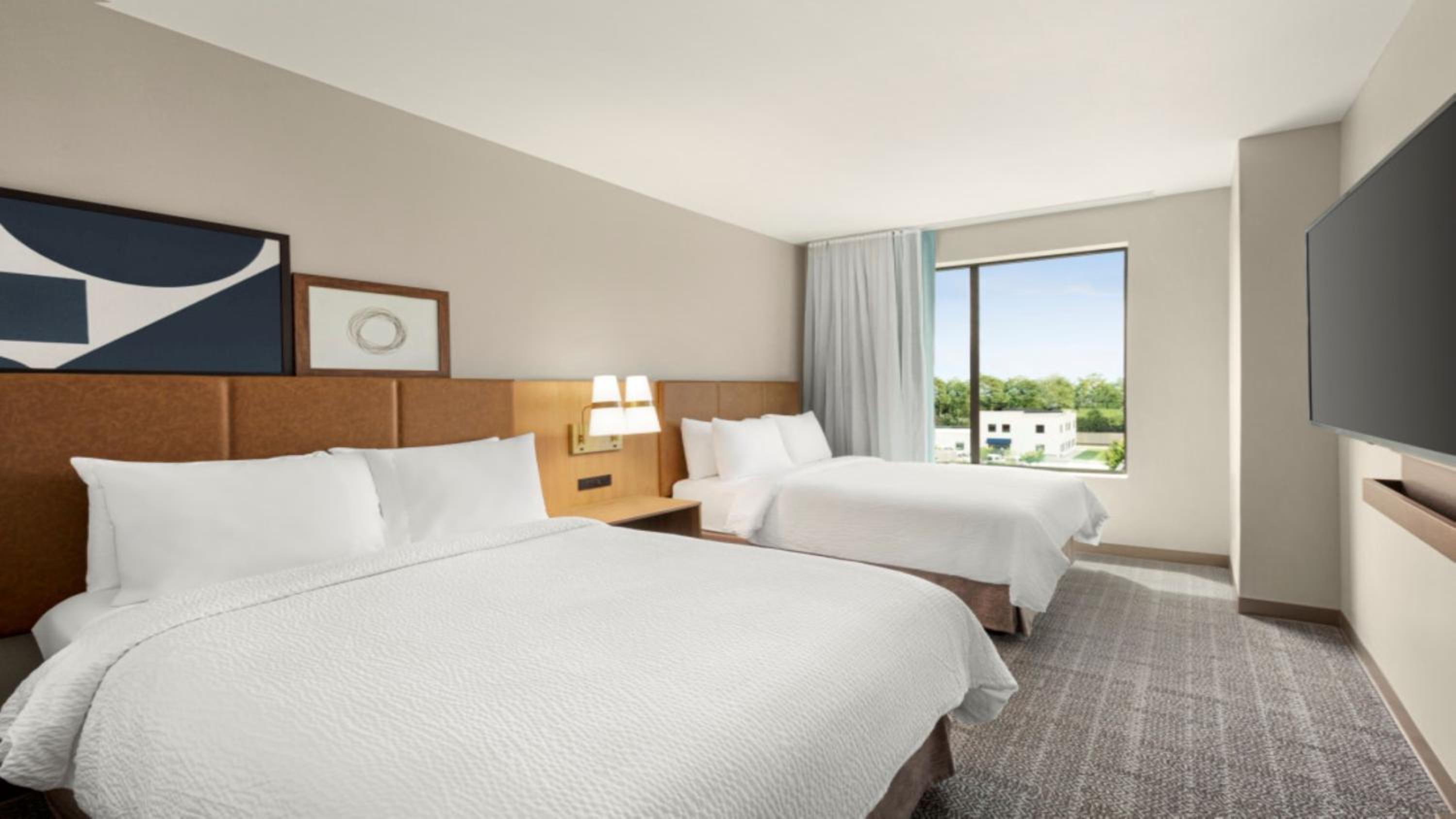 One-Bedroom Queen Suite with Two Queen Beds - Photo 4