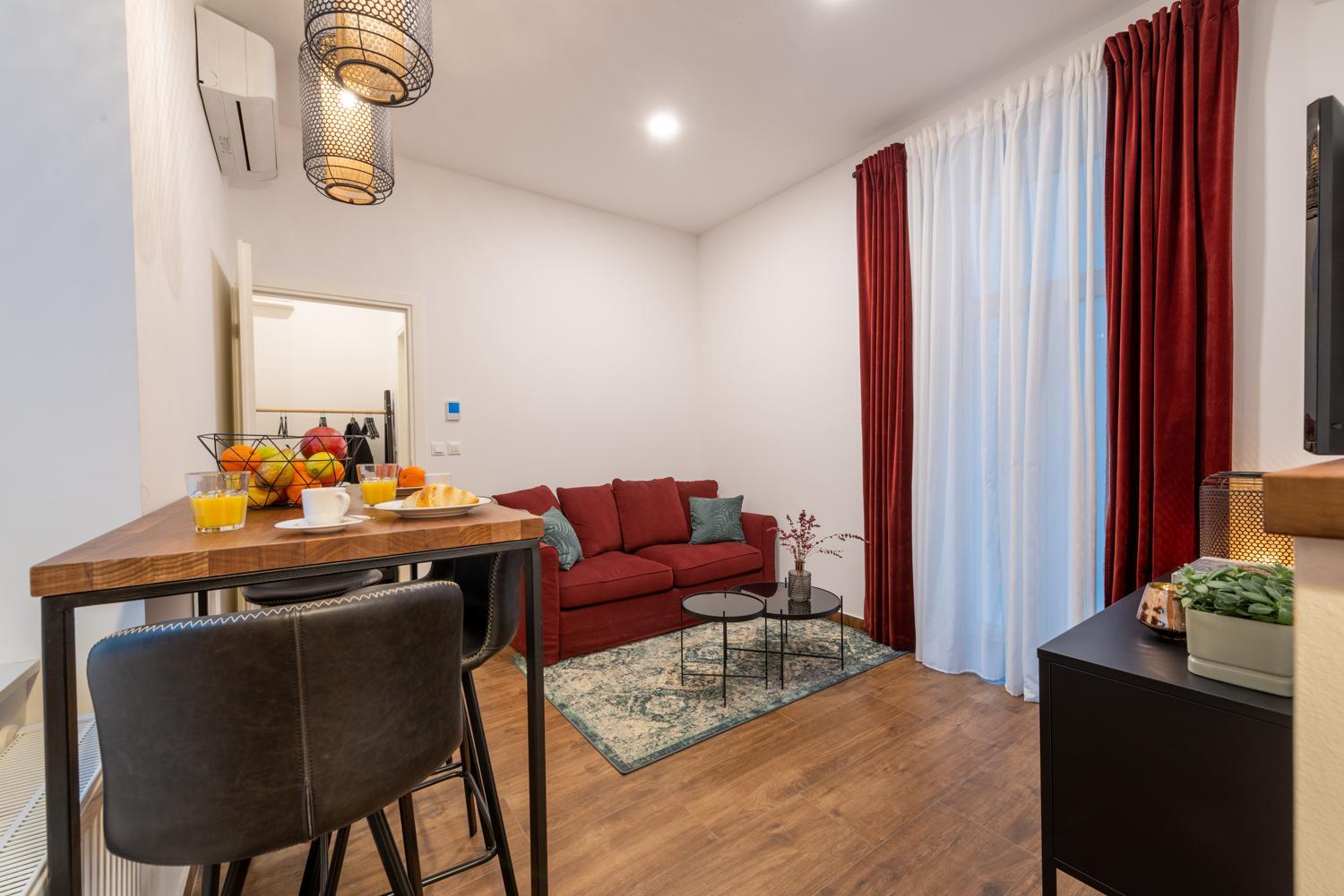One-Bedroom Apartment