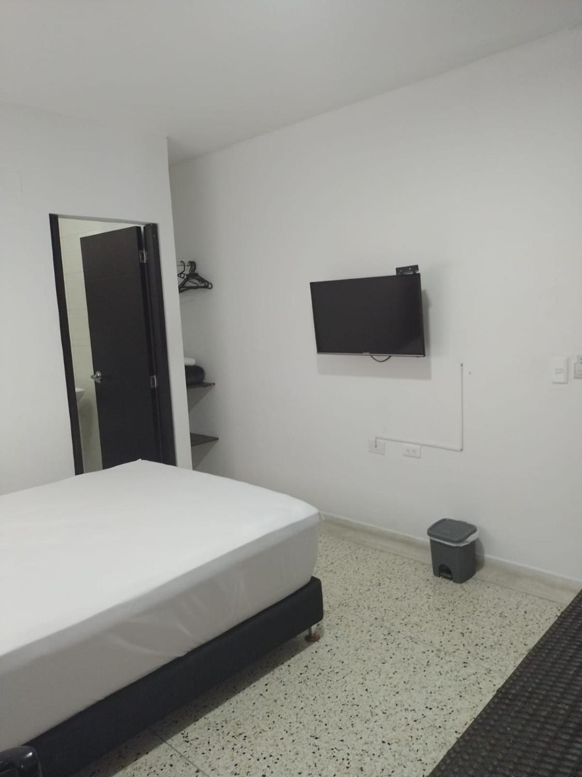 Standard Double Room - Photo 8