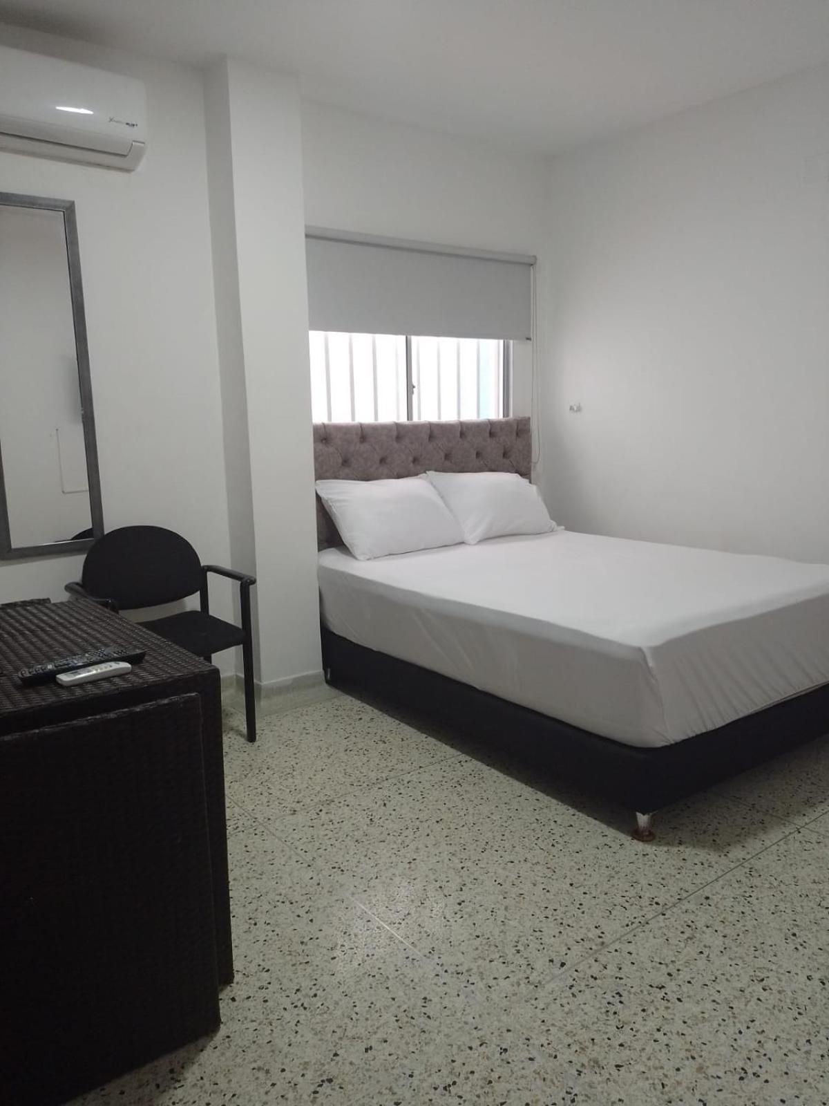 Standard Double Room - Photo 9