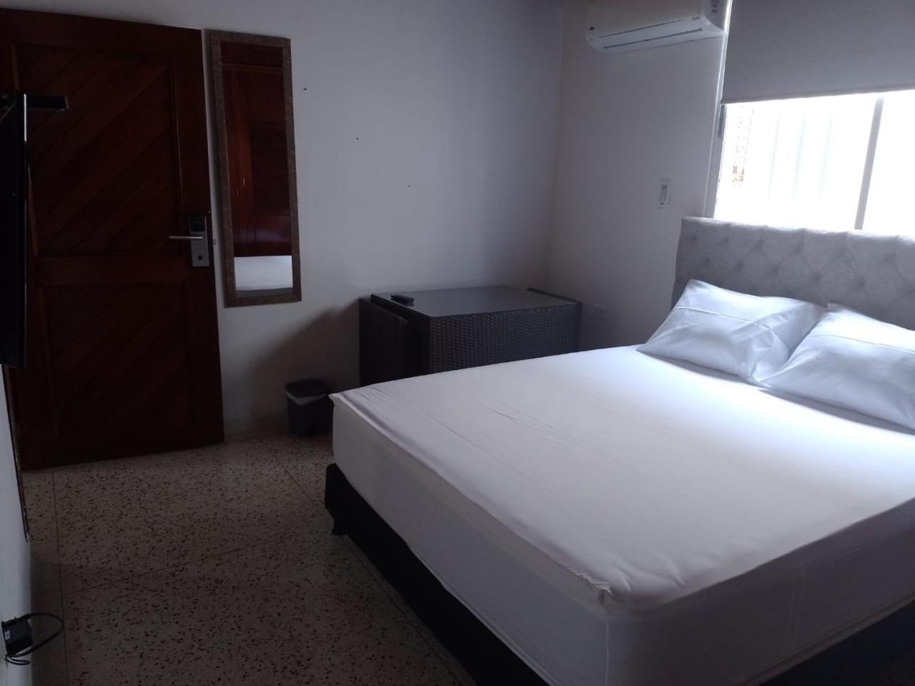 Standard Double Room - Photo 14