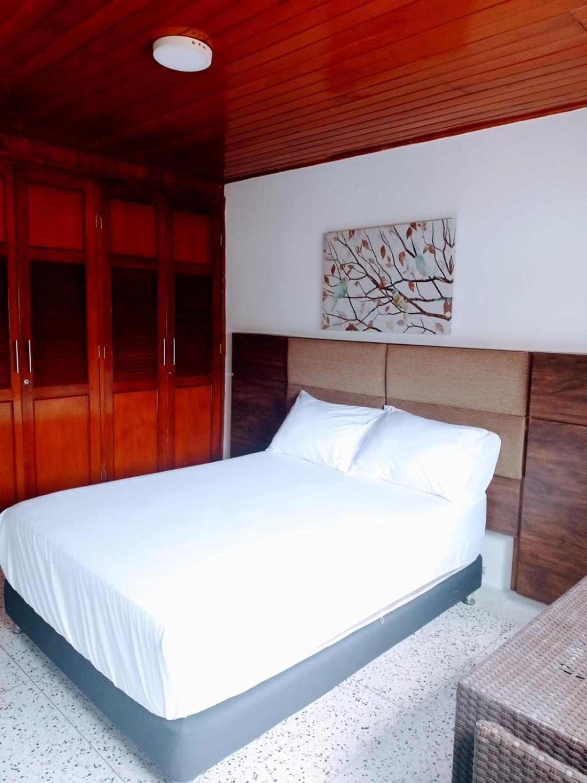 Standard Double Room - Photo 11