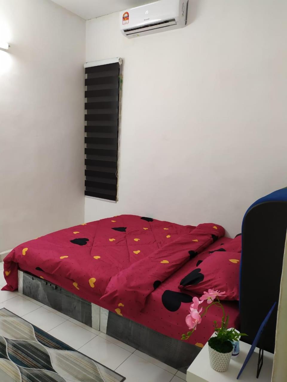 Three-Bedroom House photo 2