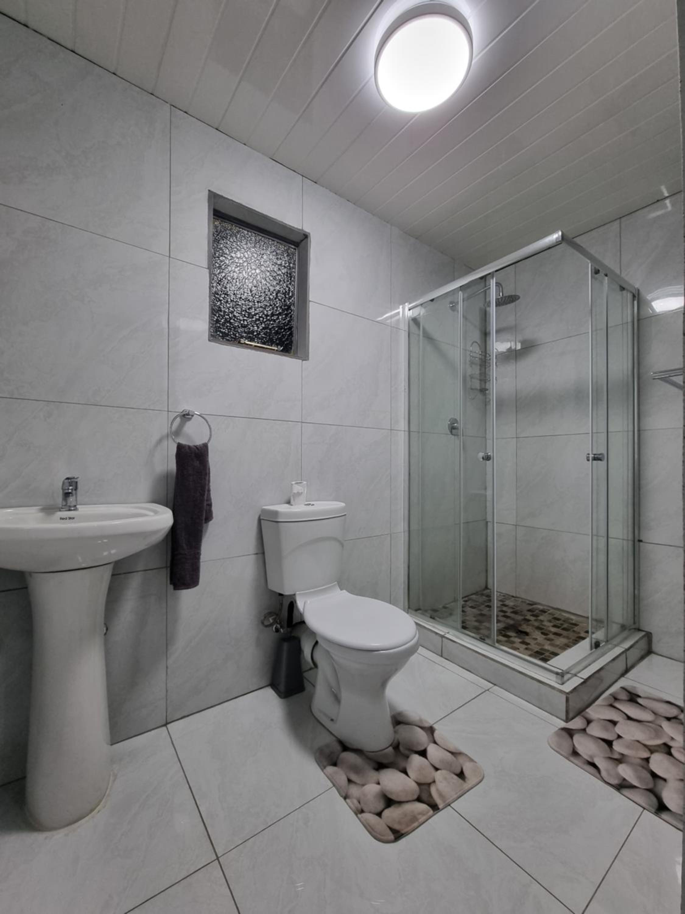 Deluxe Queen Suite - Photo 2