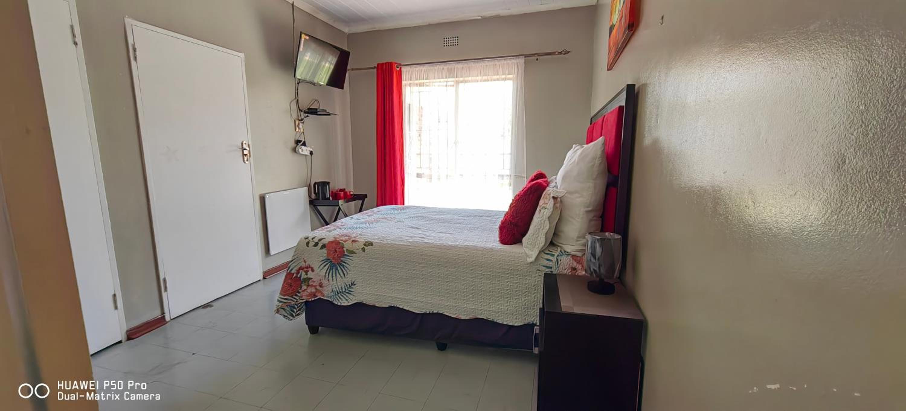Deluxe Queen Room - Photo 1