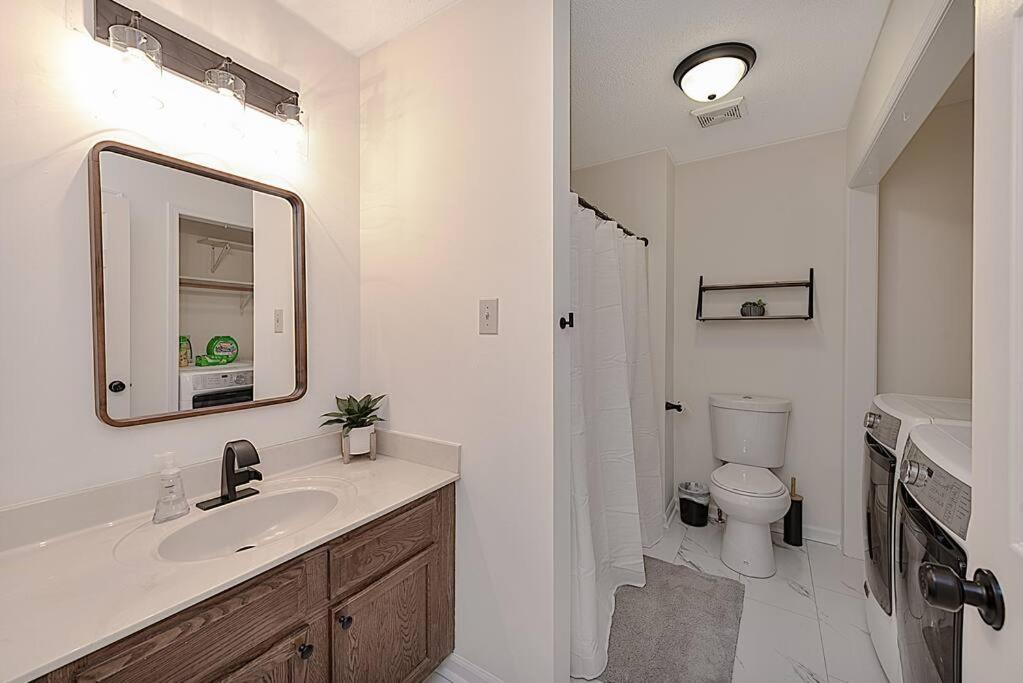 Seven-Bedroom House photo 2