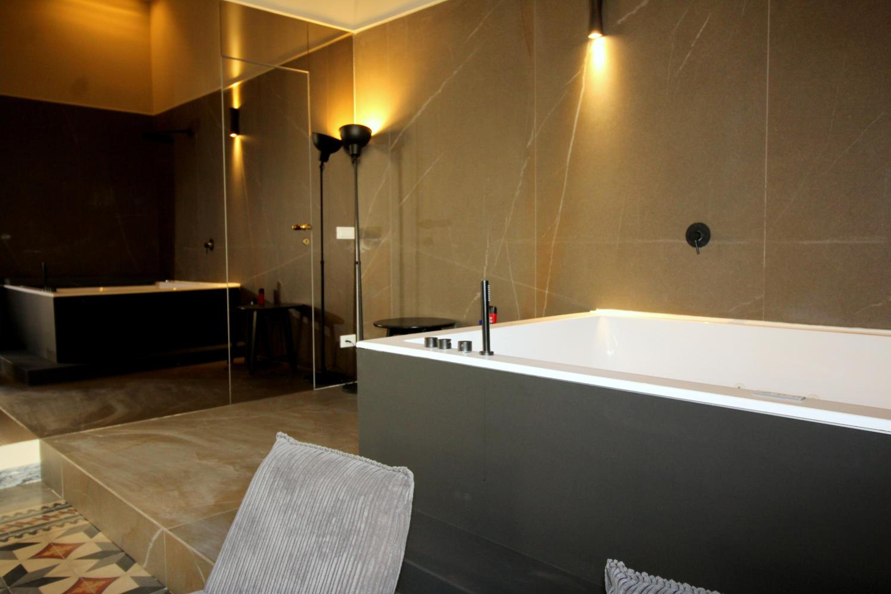 Queen Room with Spa Bath photo 2