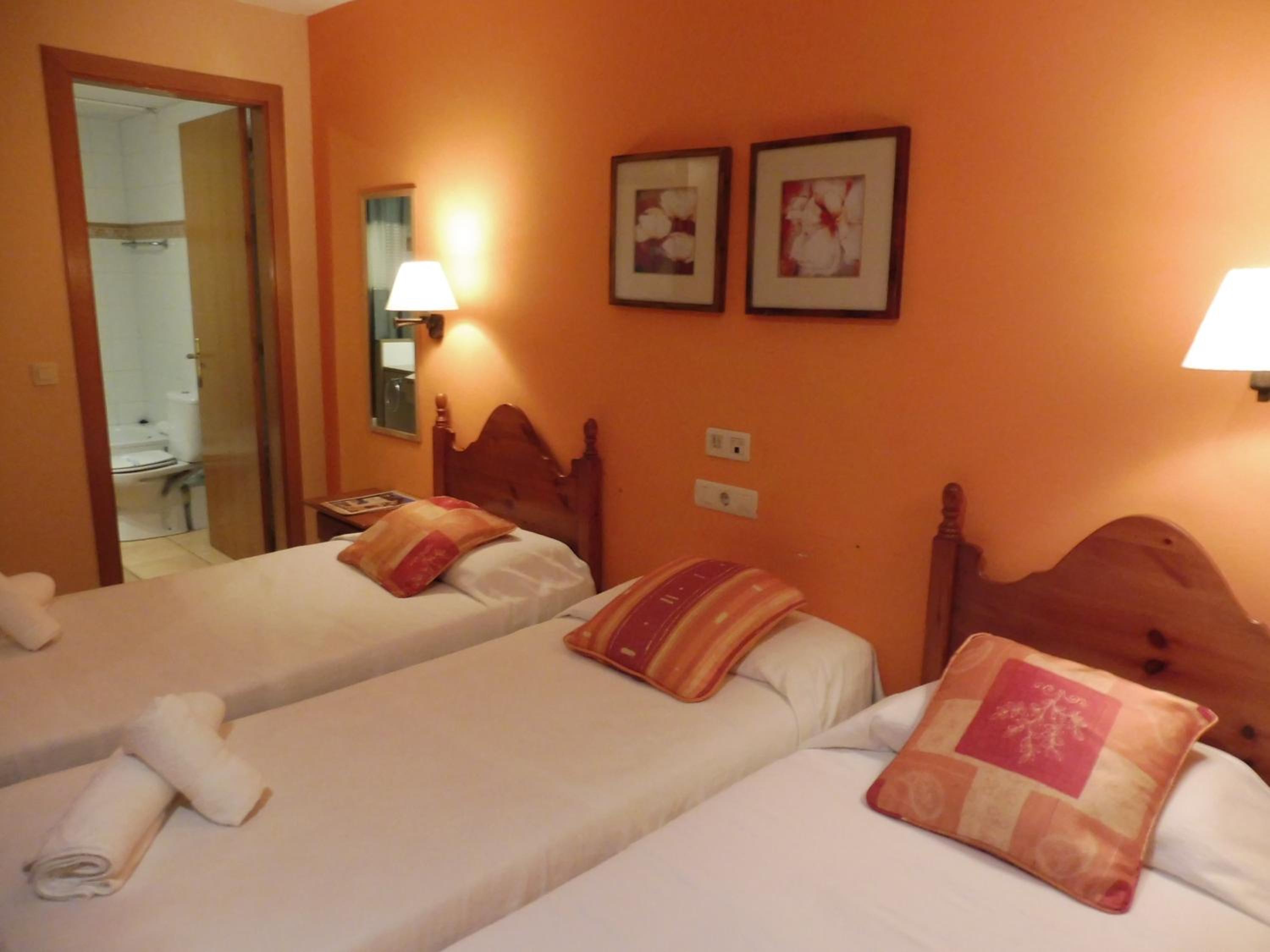 Standard Triple Room photo 2
