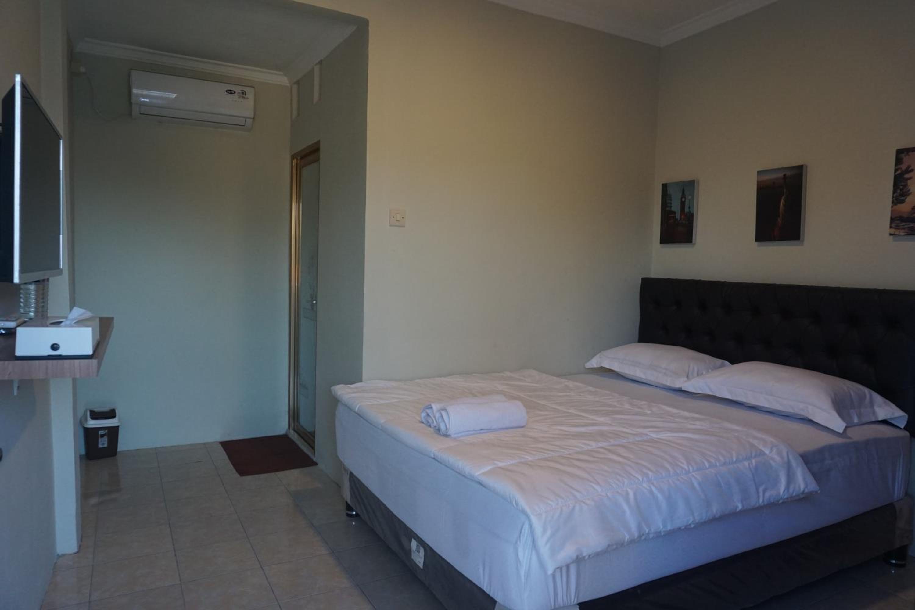 Standard King Room photo 1