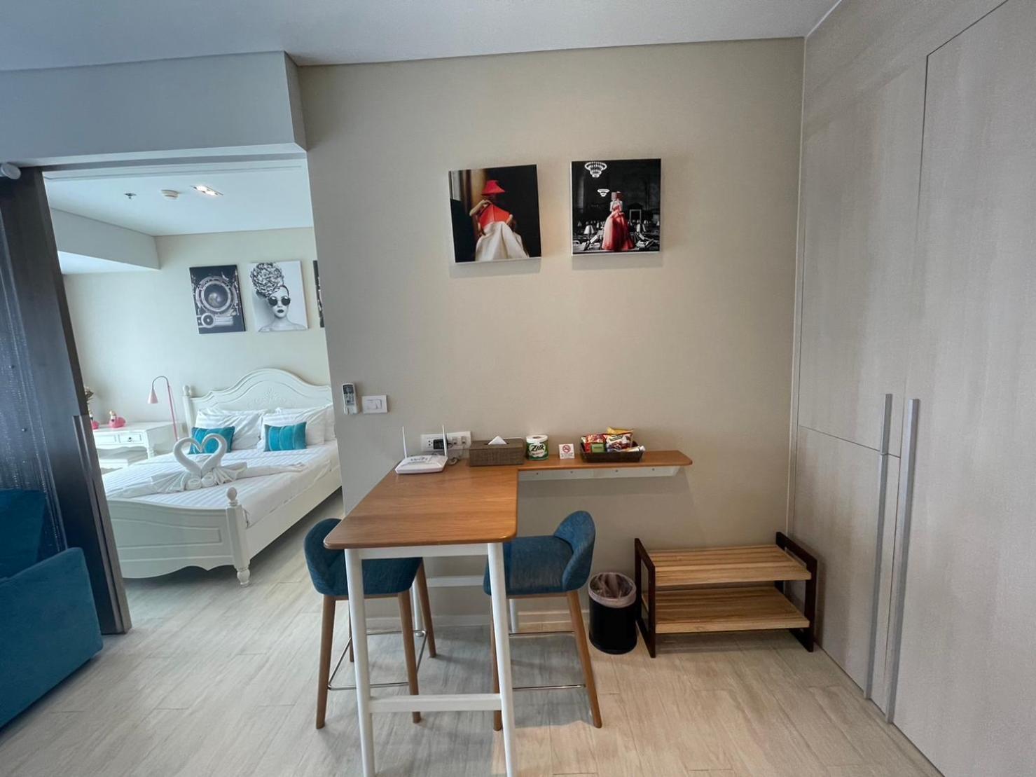Deluxe Double Room with Side Sea View - Photo 1