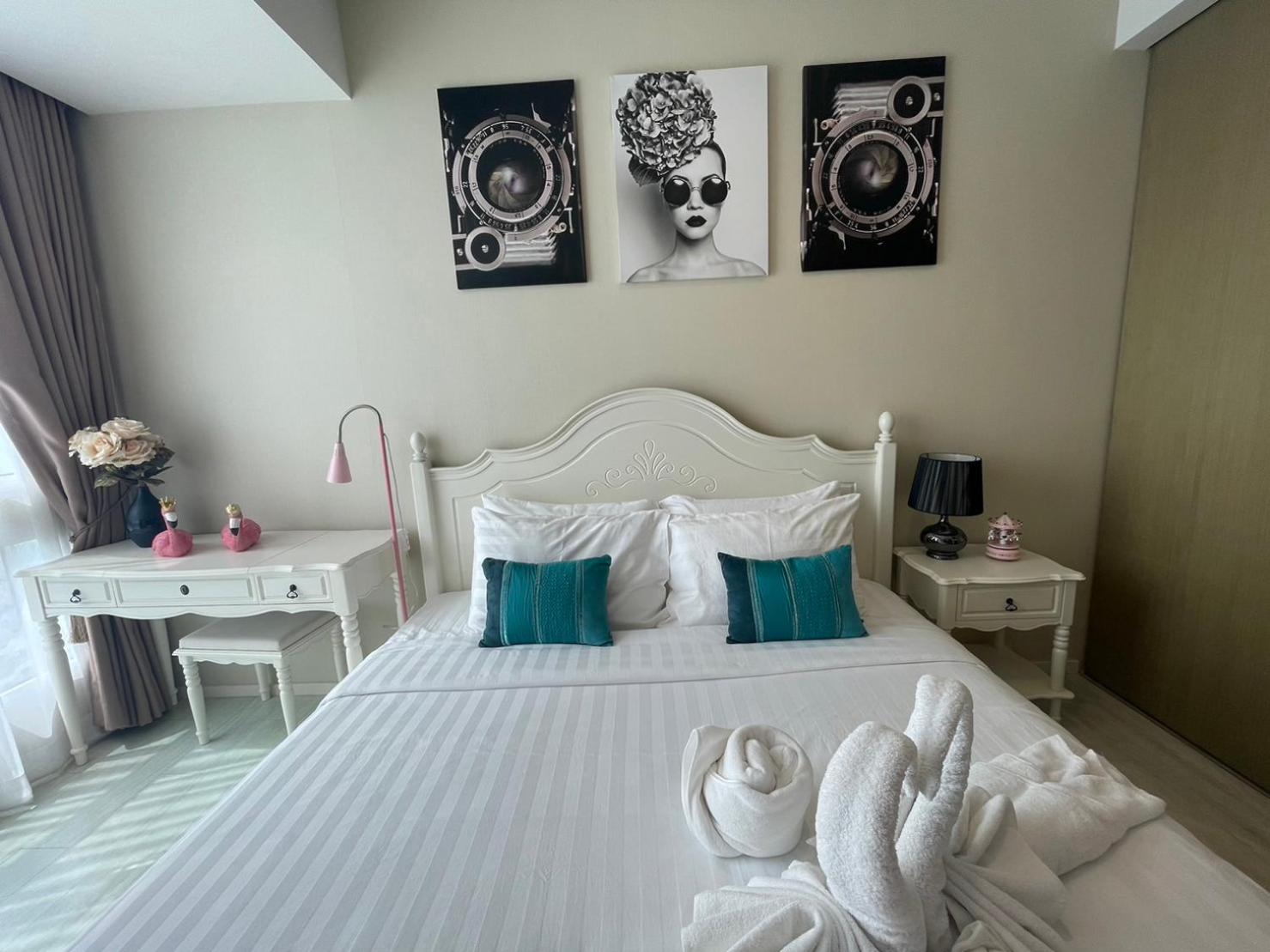 Deluxe Double Room with Side Sea View - Photo 4