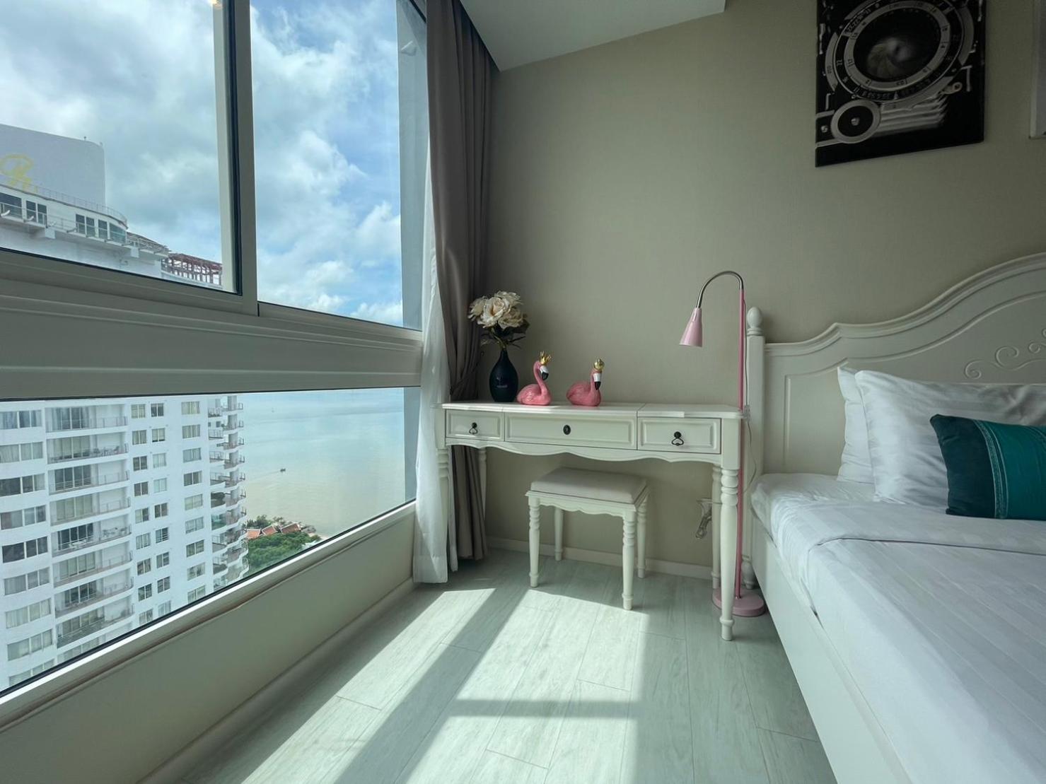 Deluxe Double Room with Side Sea View - Photo 8
