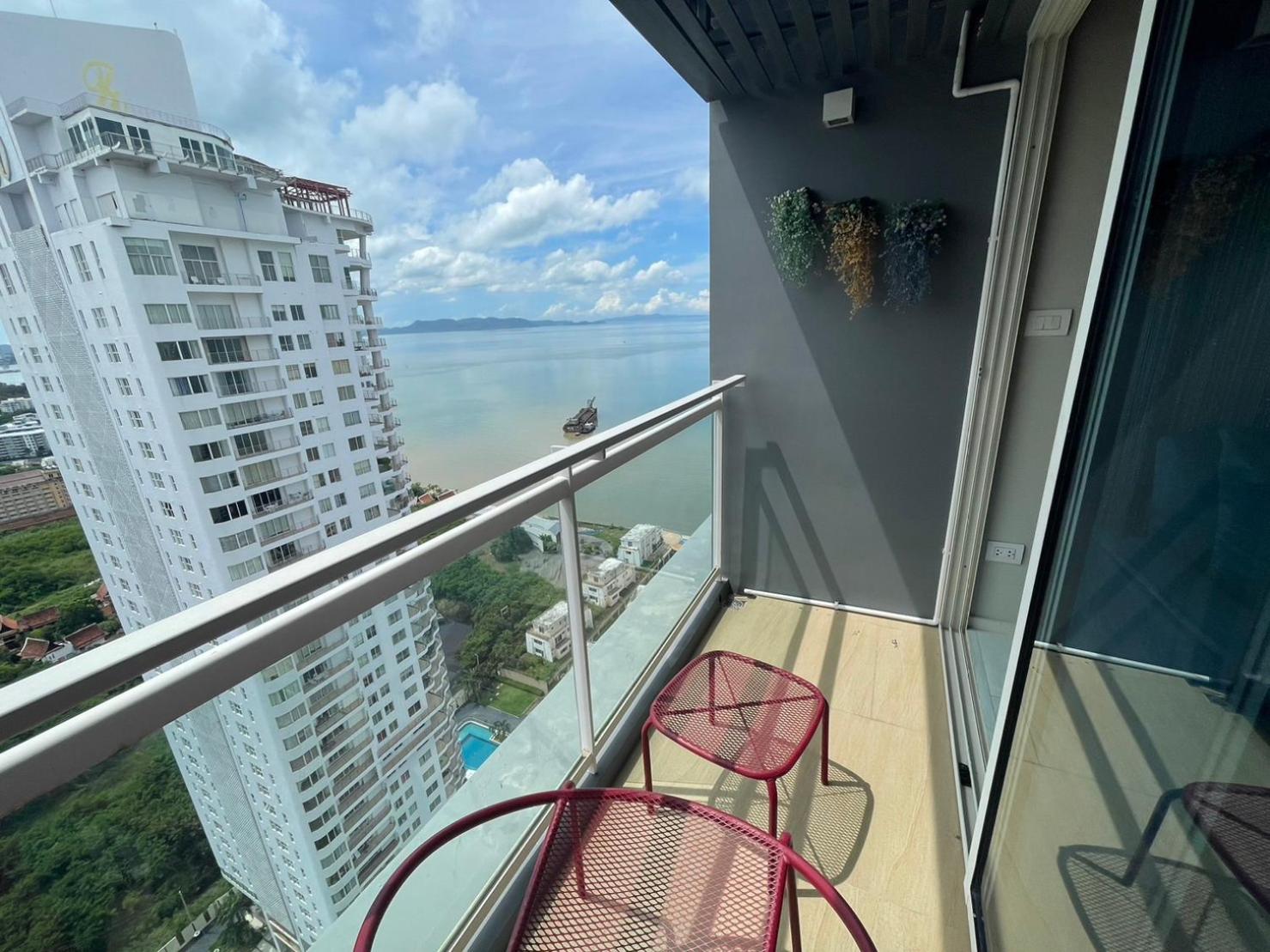 Deluxe Double Room with Side Sea View - Photo 12