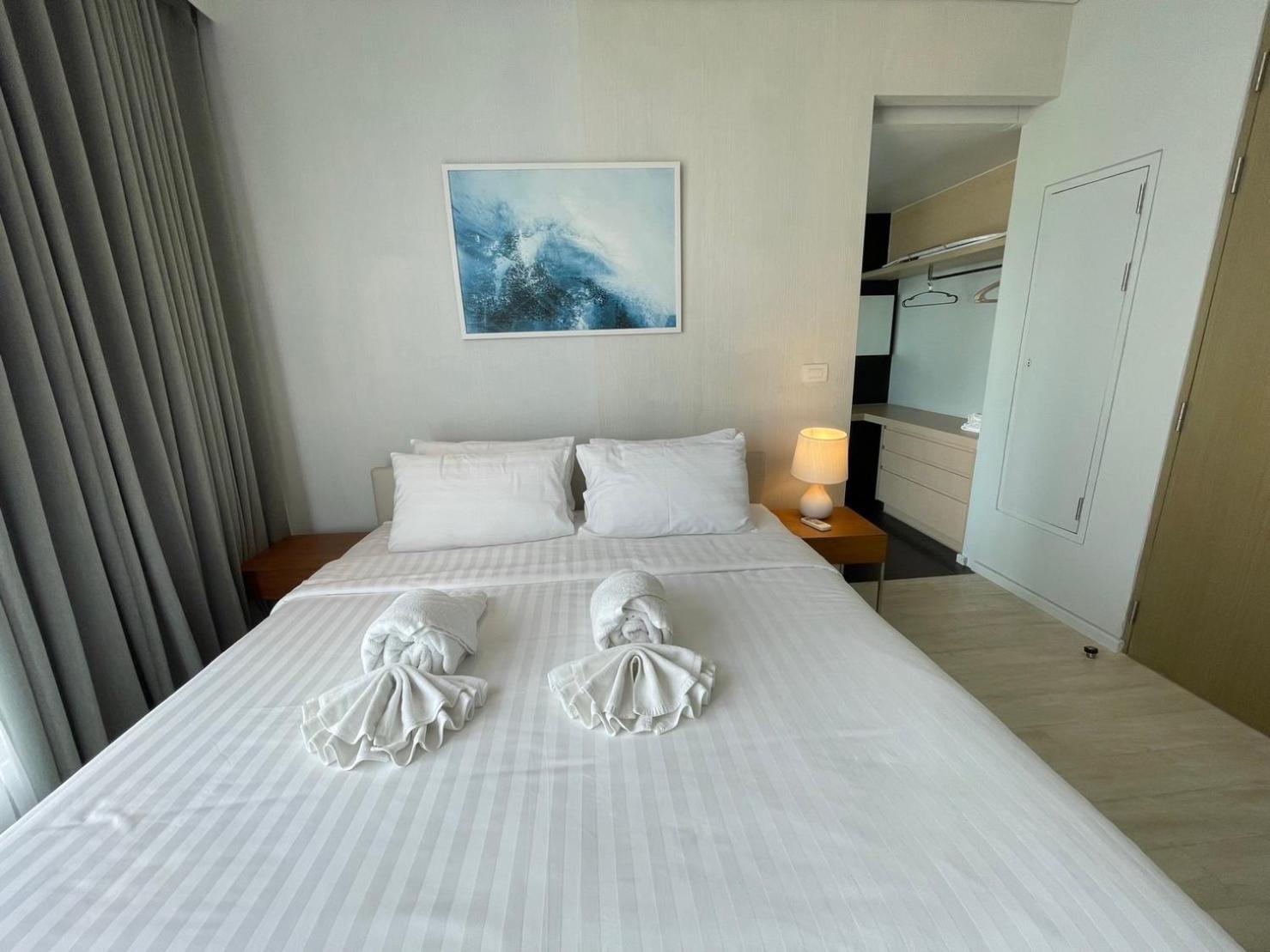 Suite With Lake View - Photo 3