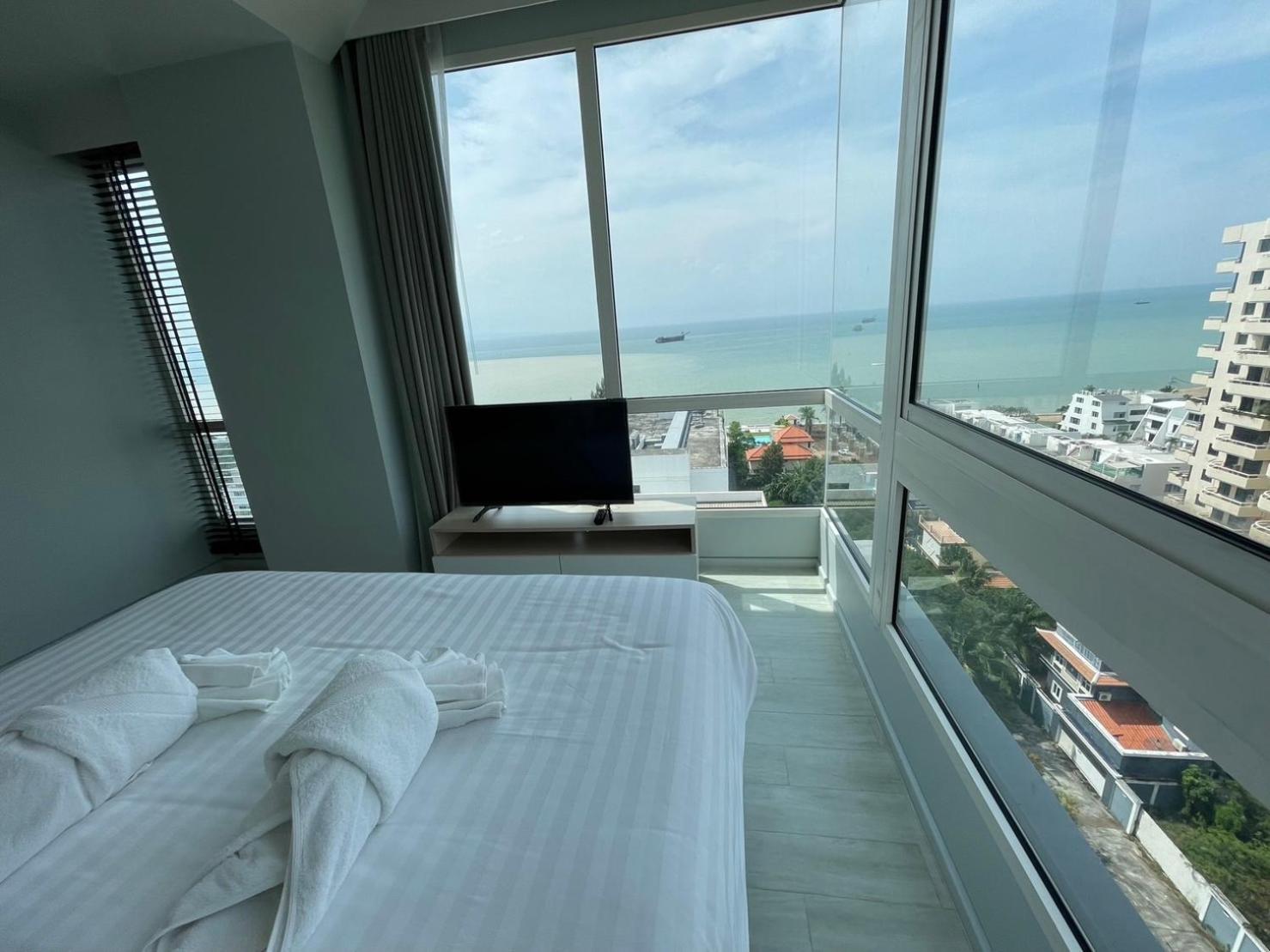 Suite With Lake View - Photo 5
