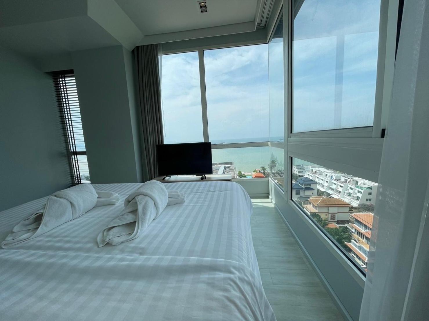 Suite With Lake View - Photo 1