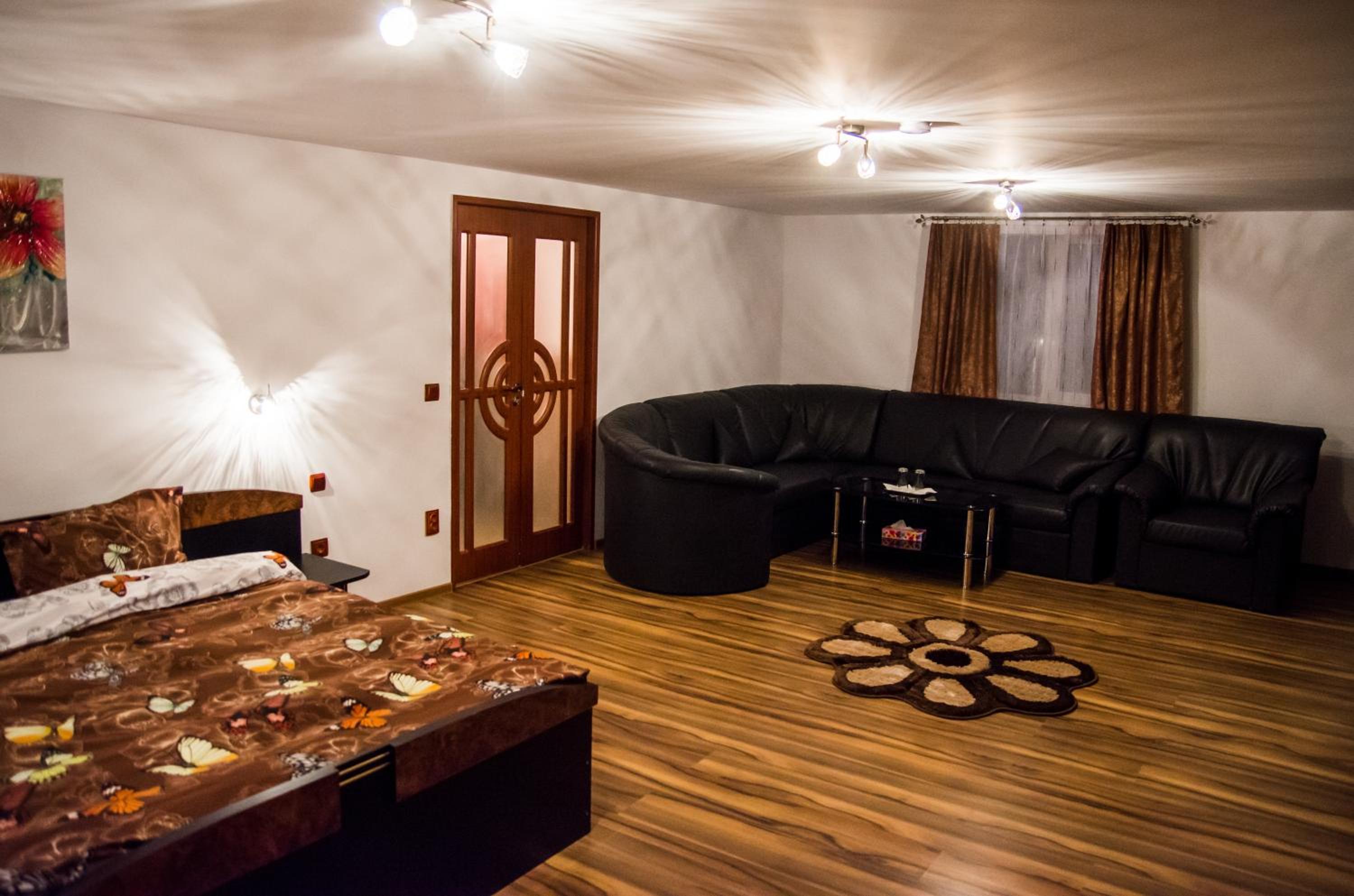Deluxe Family Room - Photo 5
