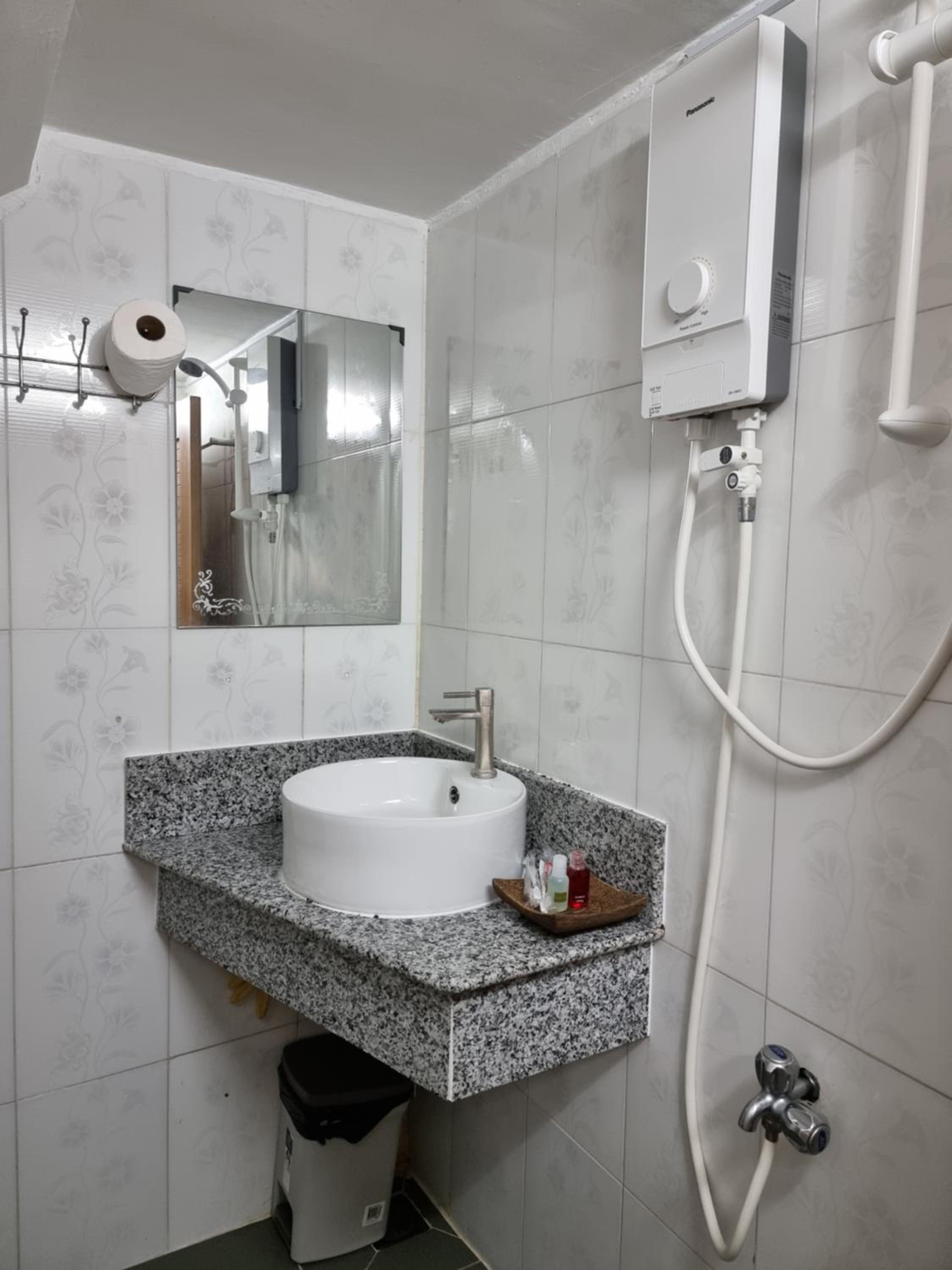 Queen Room - Photo 33