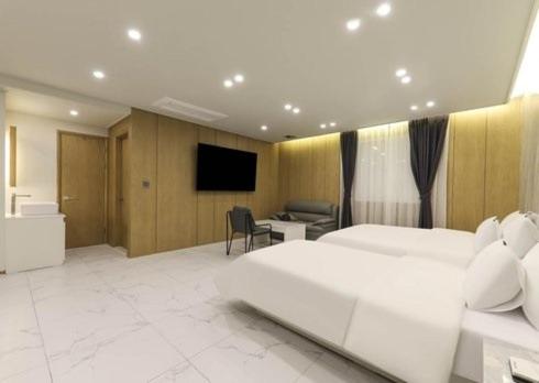 Family Room photo 1