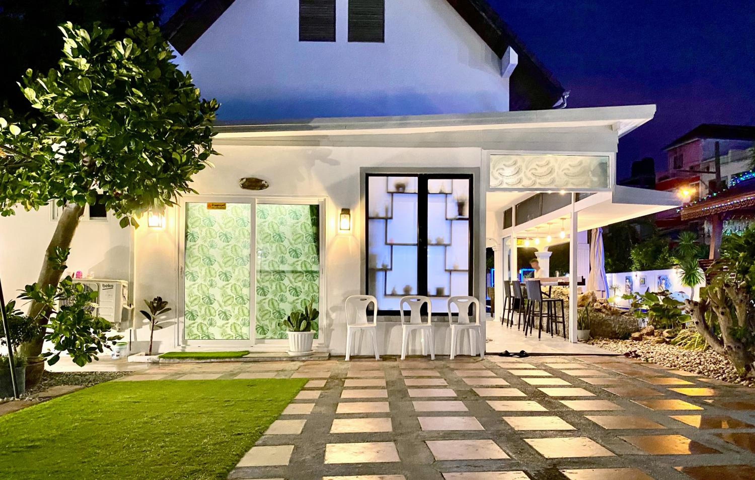 Villa with Garden View - Photo 35