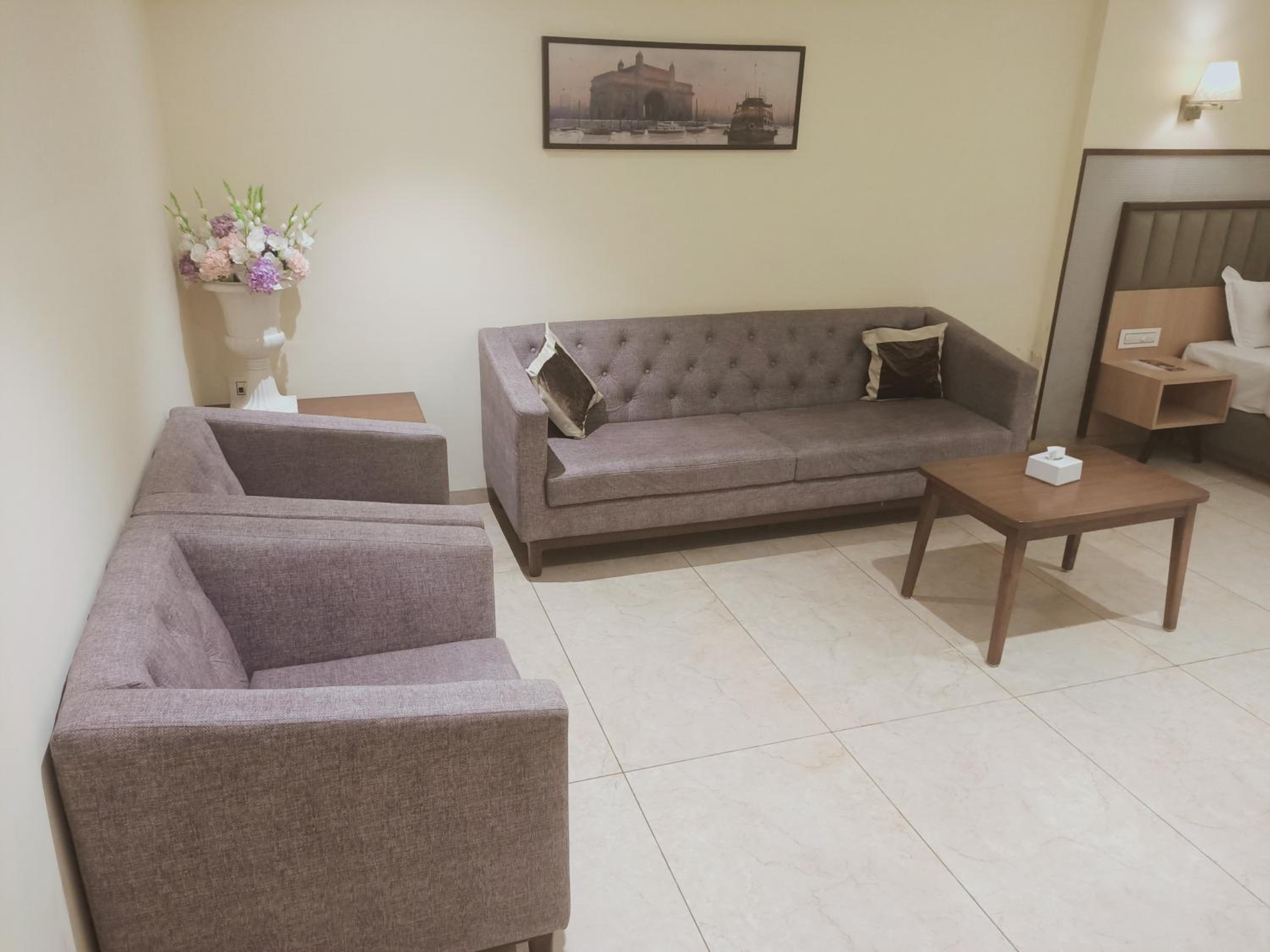 Suite - Photo 2