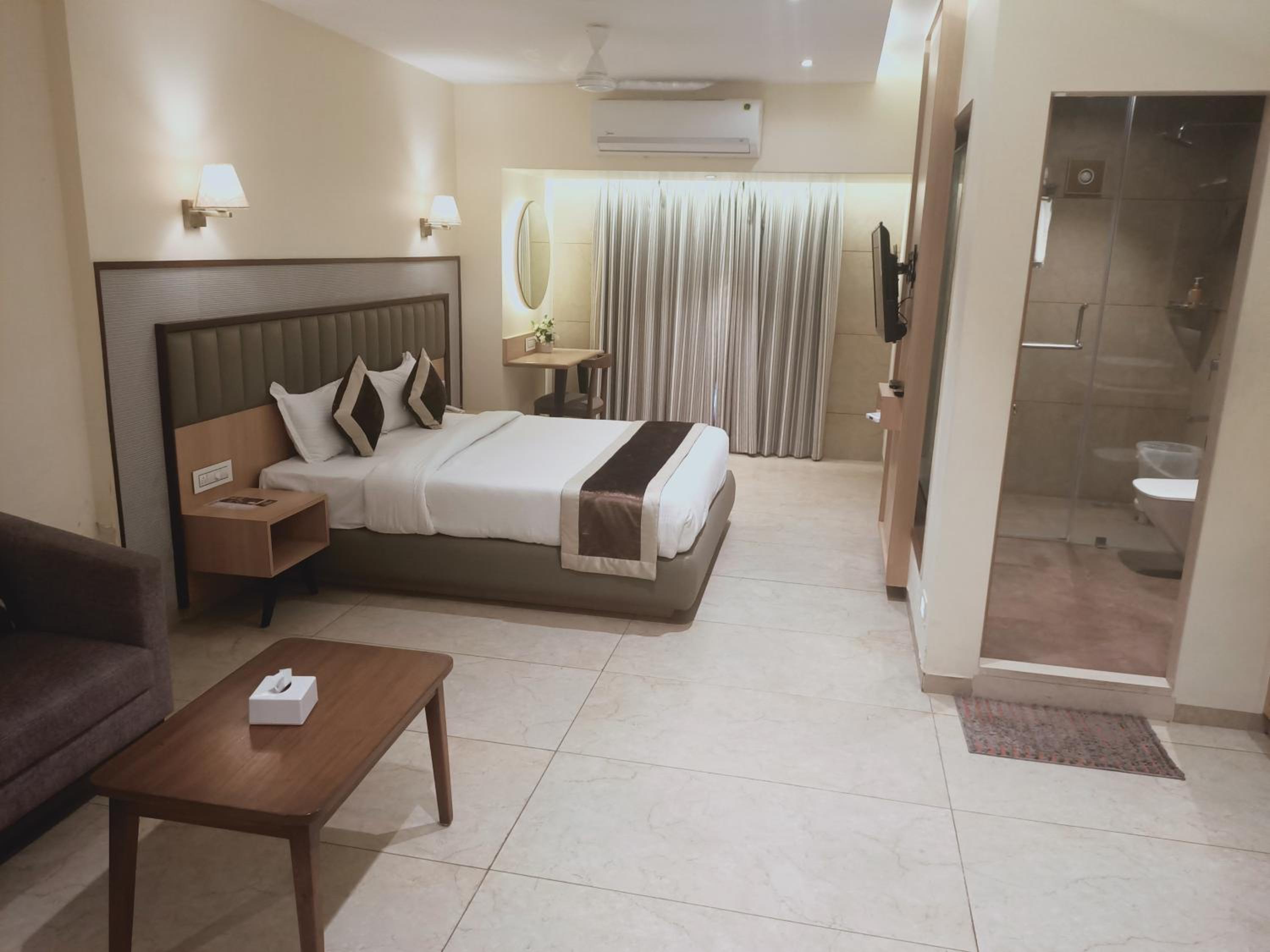 Suite - Photo 3