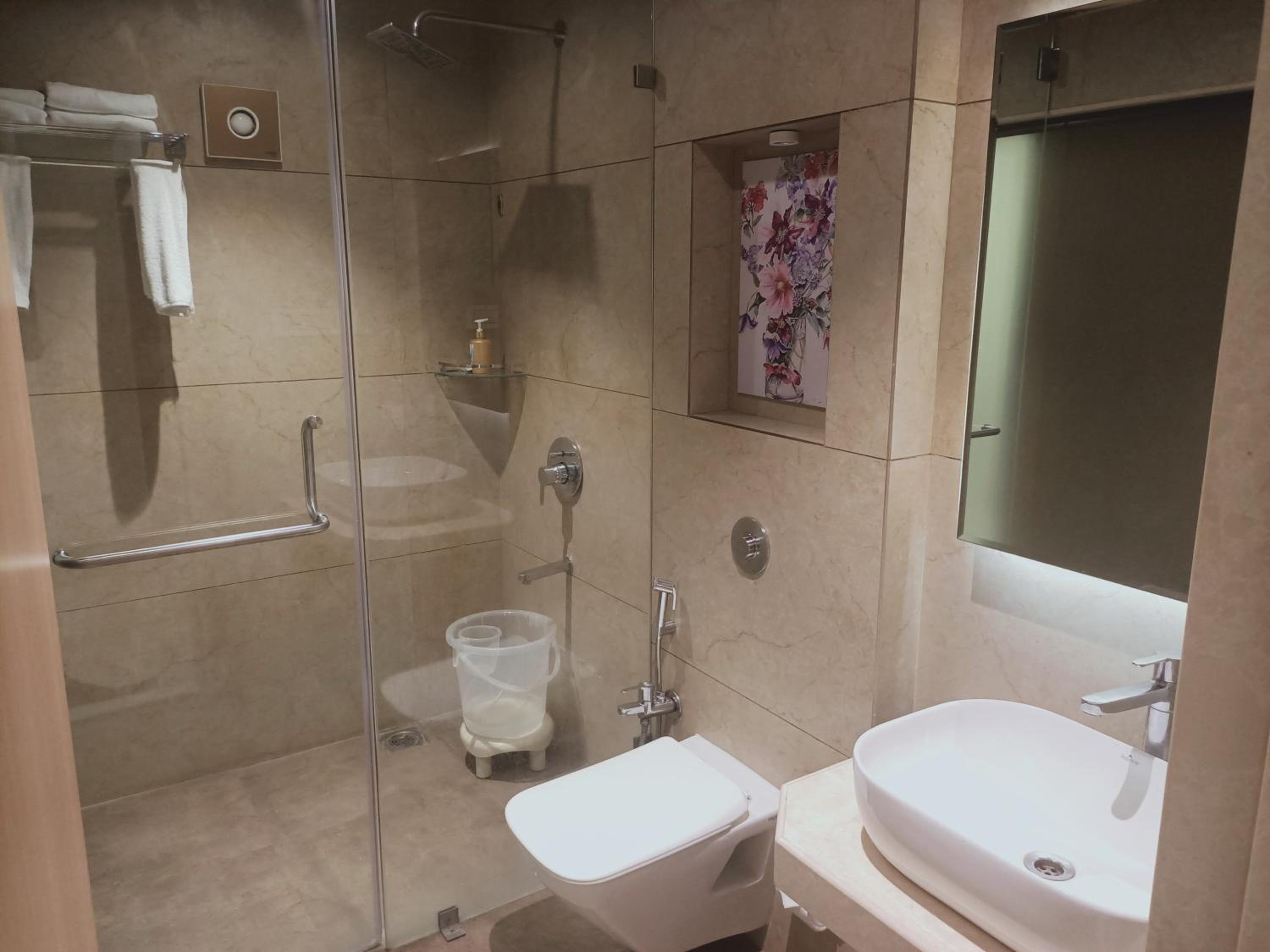 Suite - Photo 5