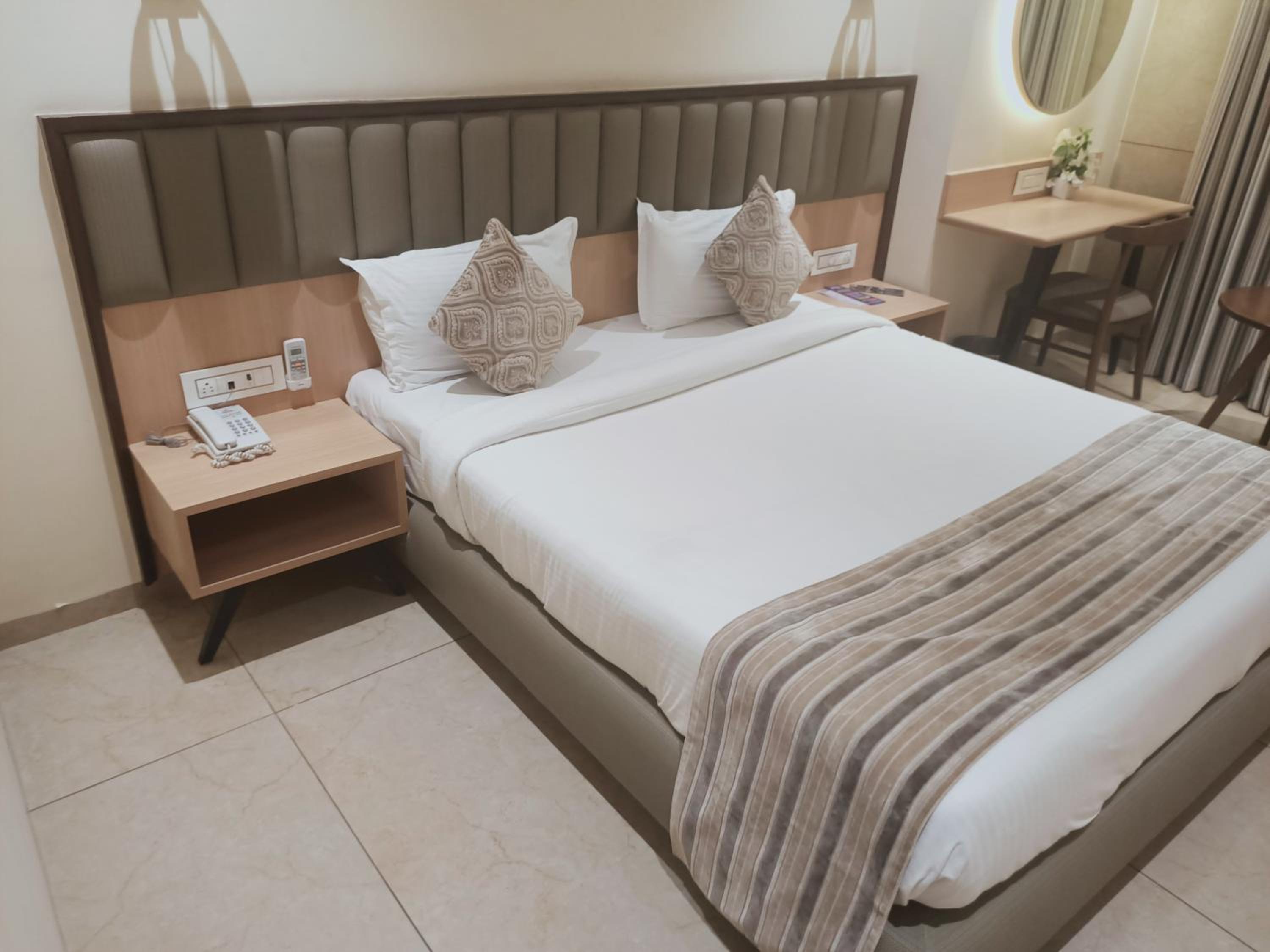 Standard Double Room - Photo 11