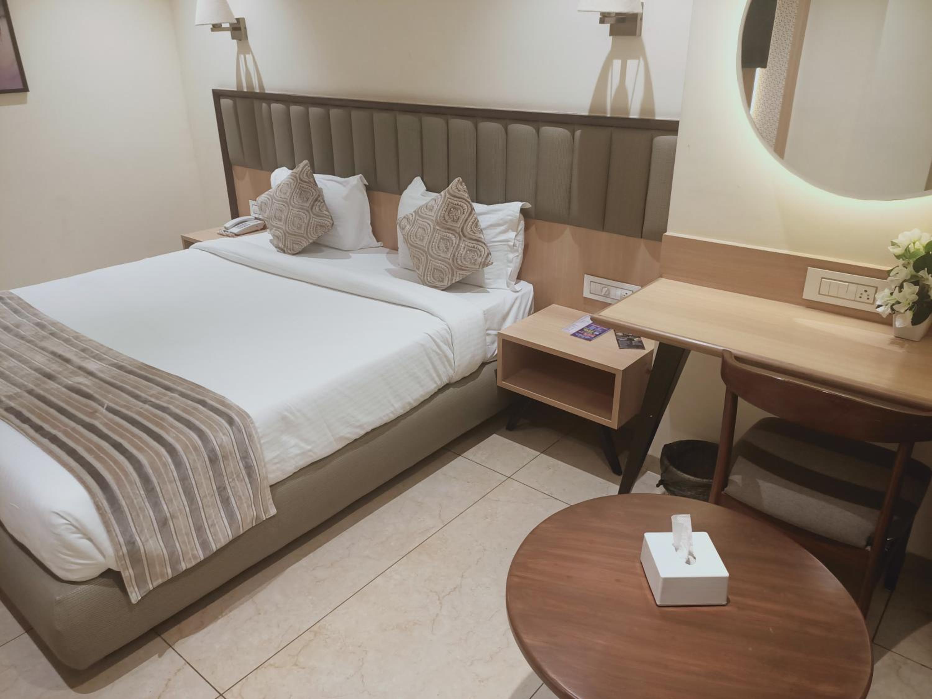 Standard Double Room - Photo 12