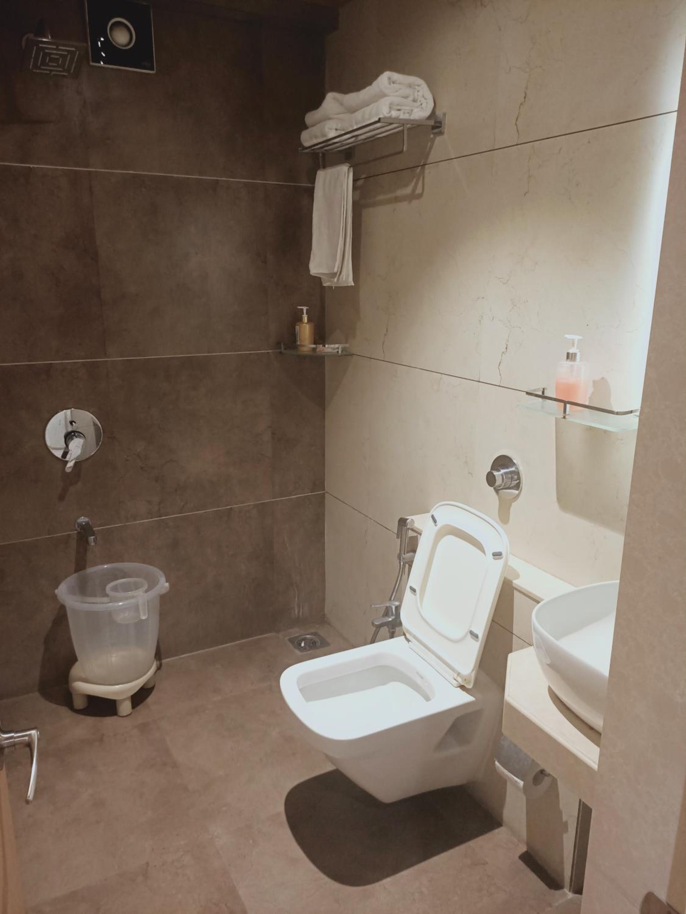 Standard Double Room - Photo 13