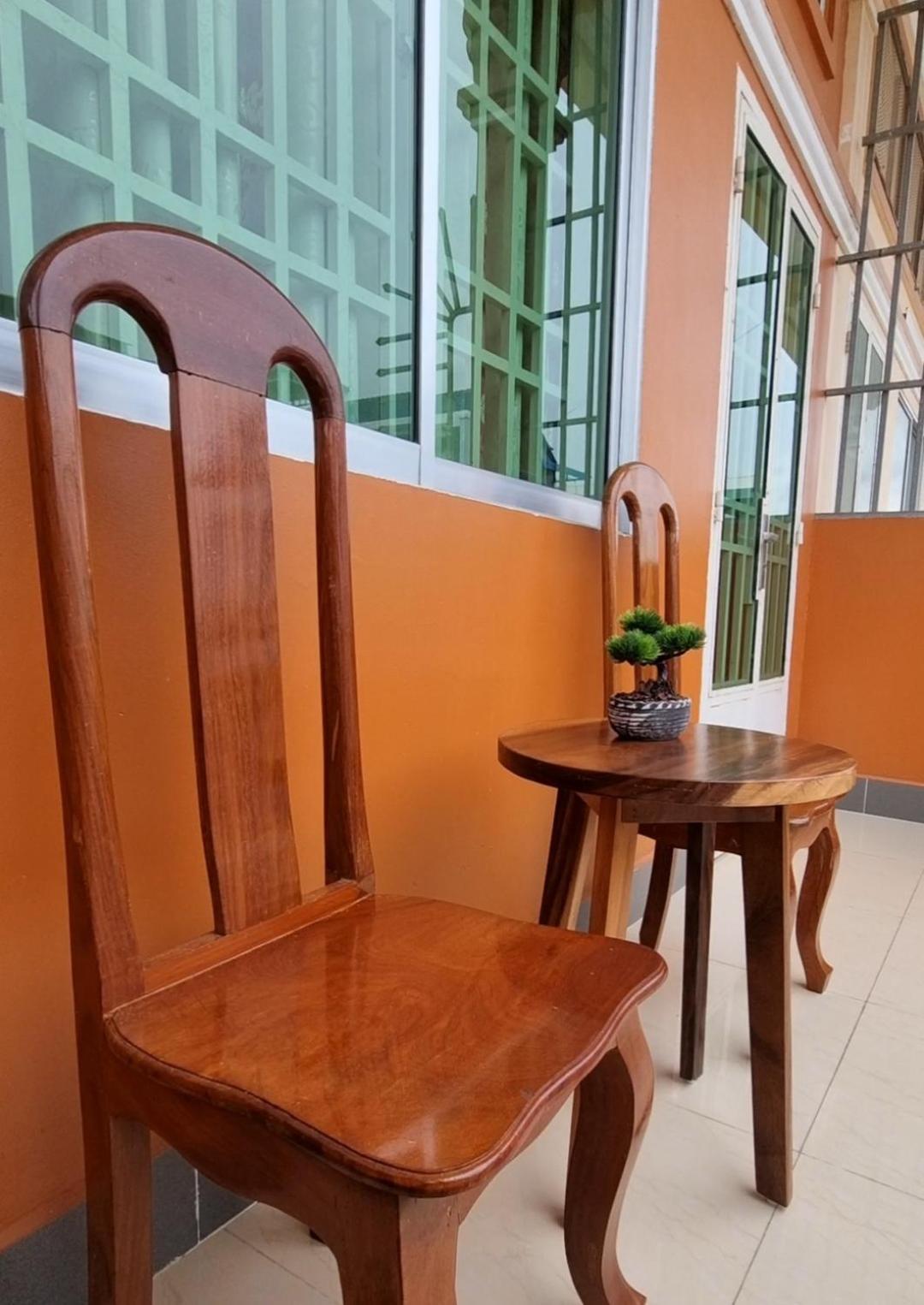 King Room with Balcony - Photo 8